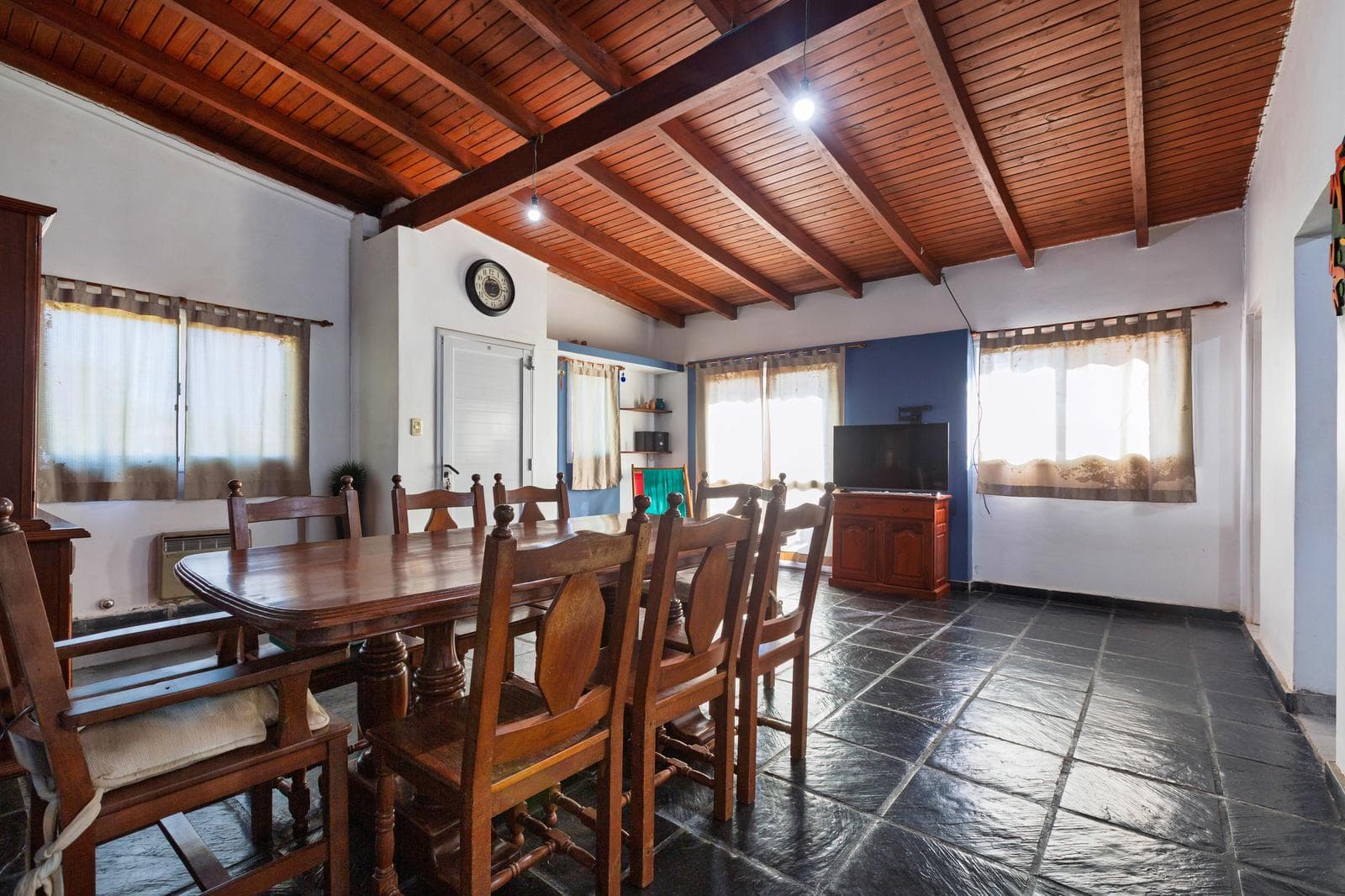 FOR SALE - 3-bedroom house with yard and garage - Funes. QUALIFIES FOR A MORTGAGE