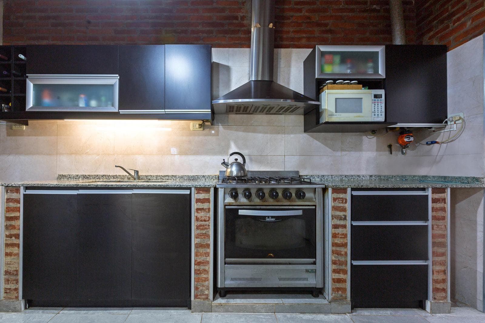 FOR SALE - 3-bedroom house with yard and garage - Funes. QUALIFIES FOR A MORTGAGE