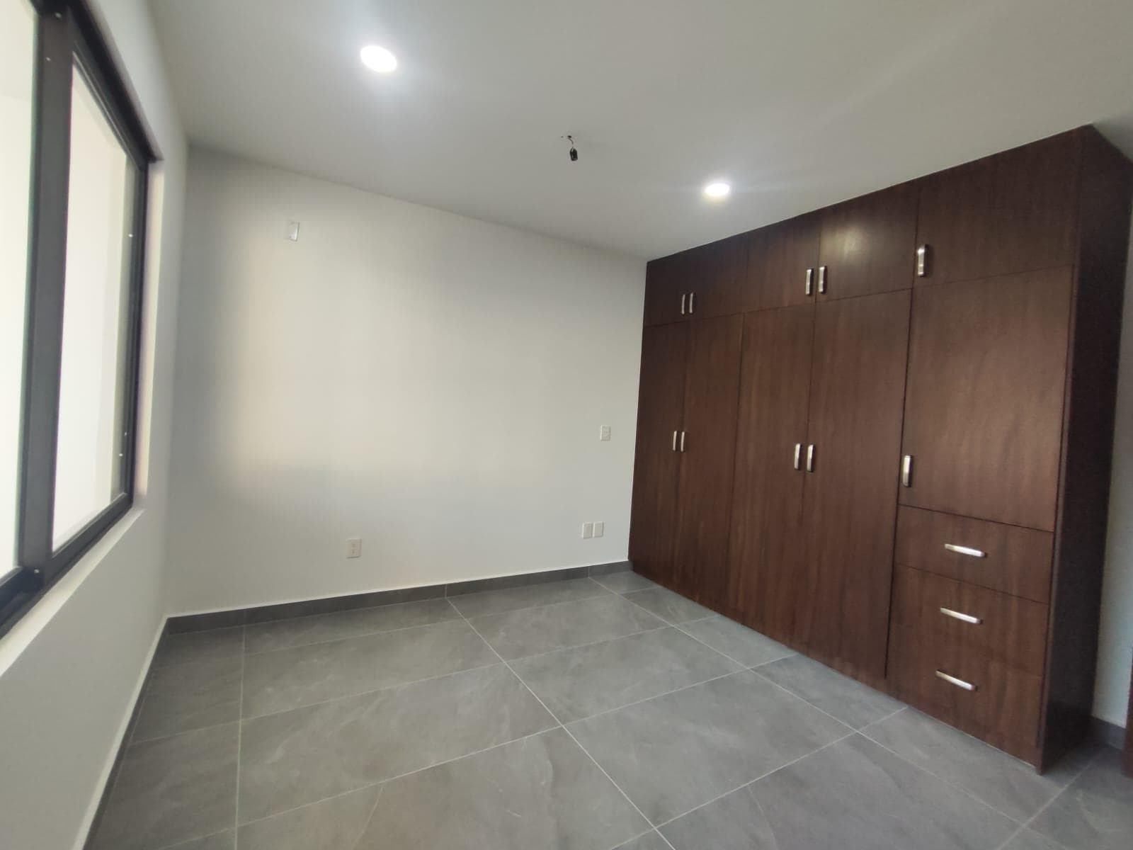 Casa Nueva en Sierra Nogal con 4 Recámaras con Baño, una de