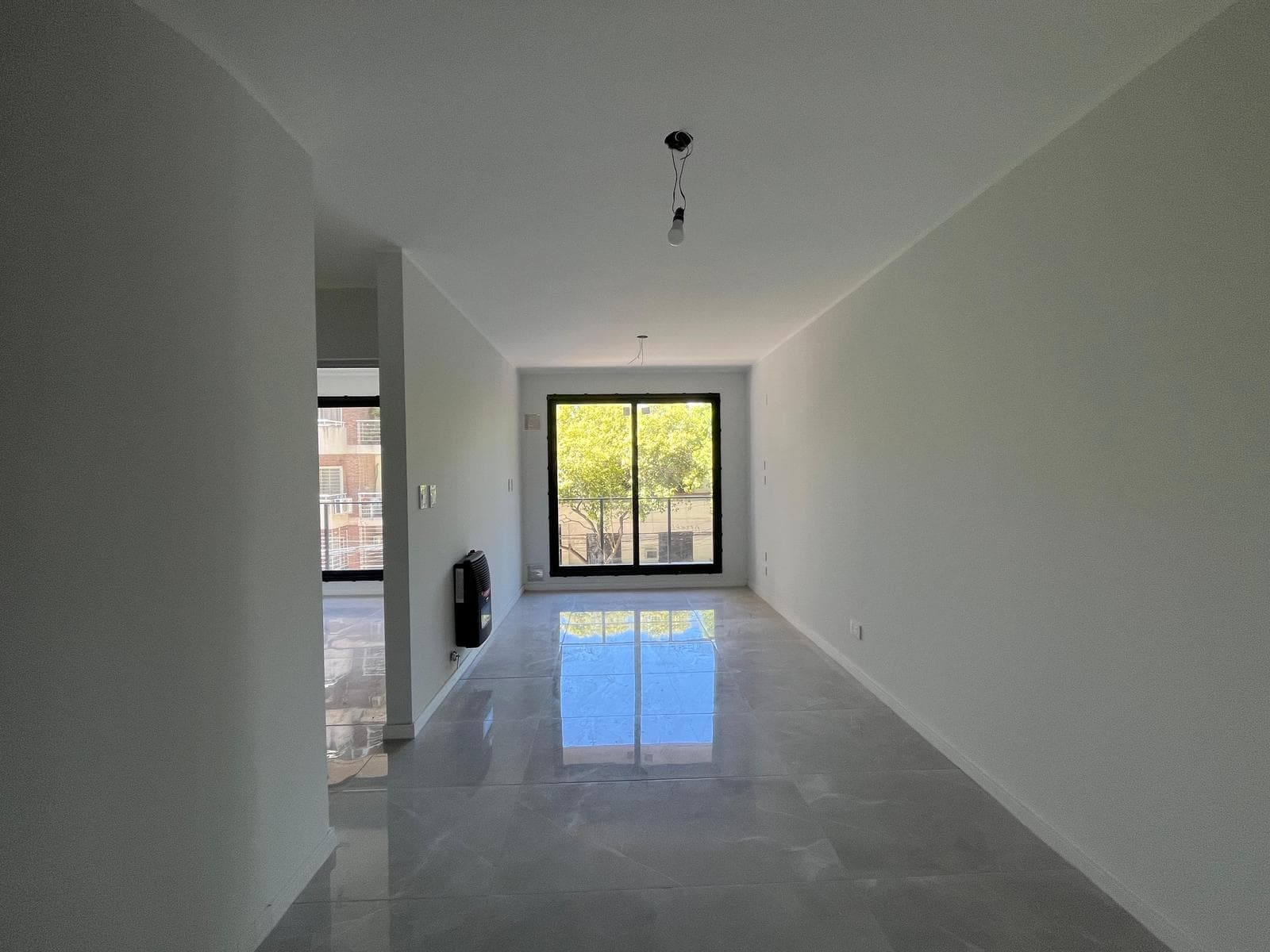 FOR SALE - 1-bedroom apartment with a front-facing balcony. Martin, Rosario.