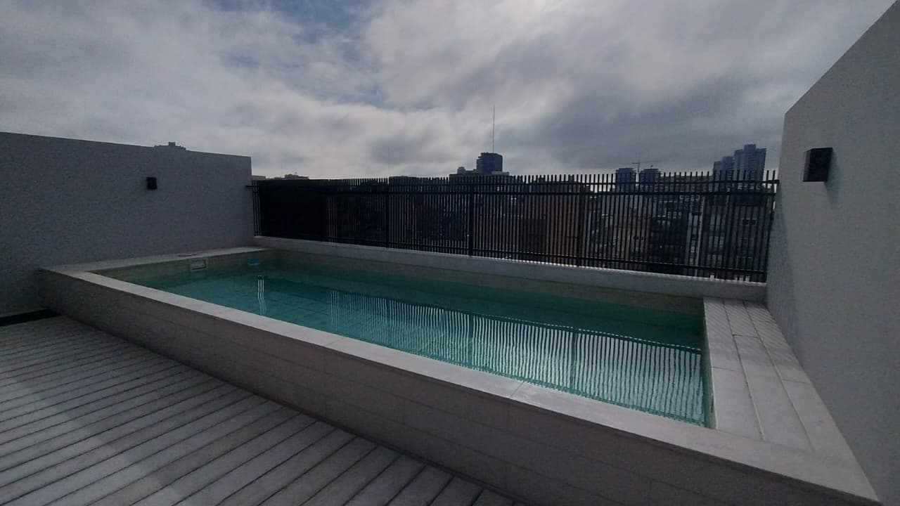3-room apartment facing the street with a balcony on the second floor in Palermo—with a pool.