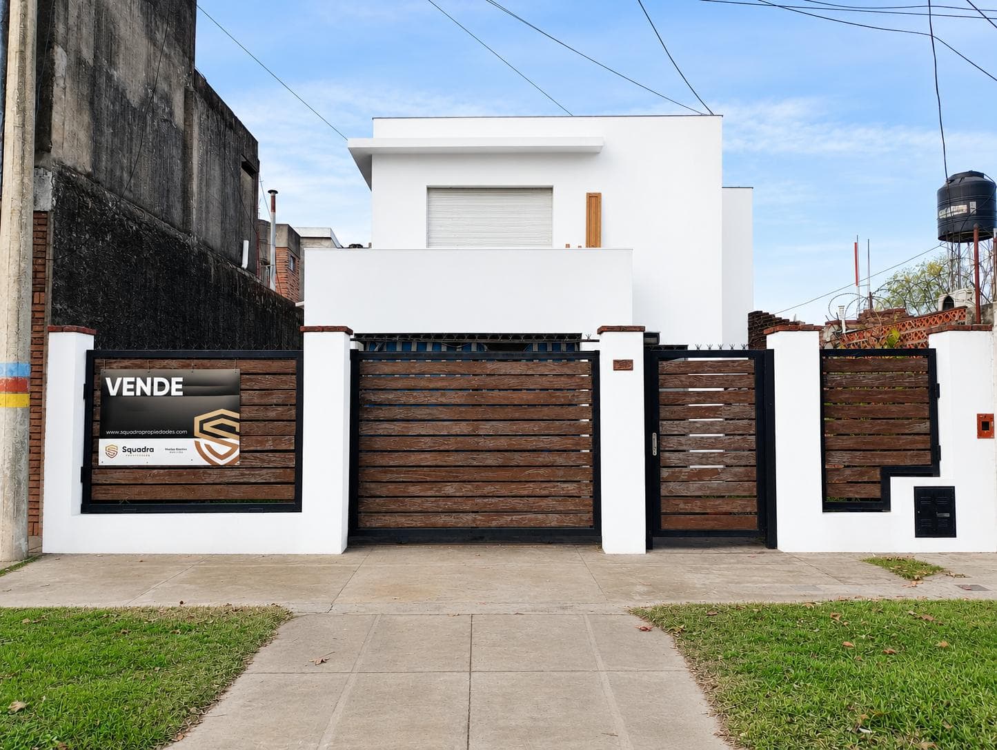 FOR SALE - 3-bedroom house with garage and yard. Fisherton, Rosario.
