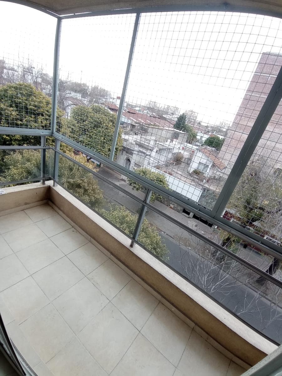 Departamento en España y Hospitales -Balcon - Externo