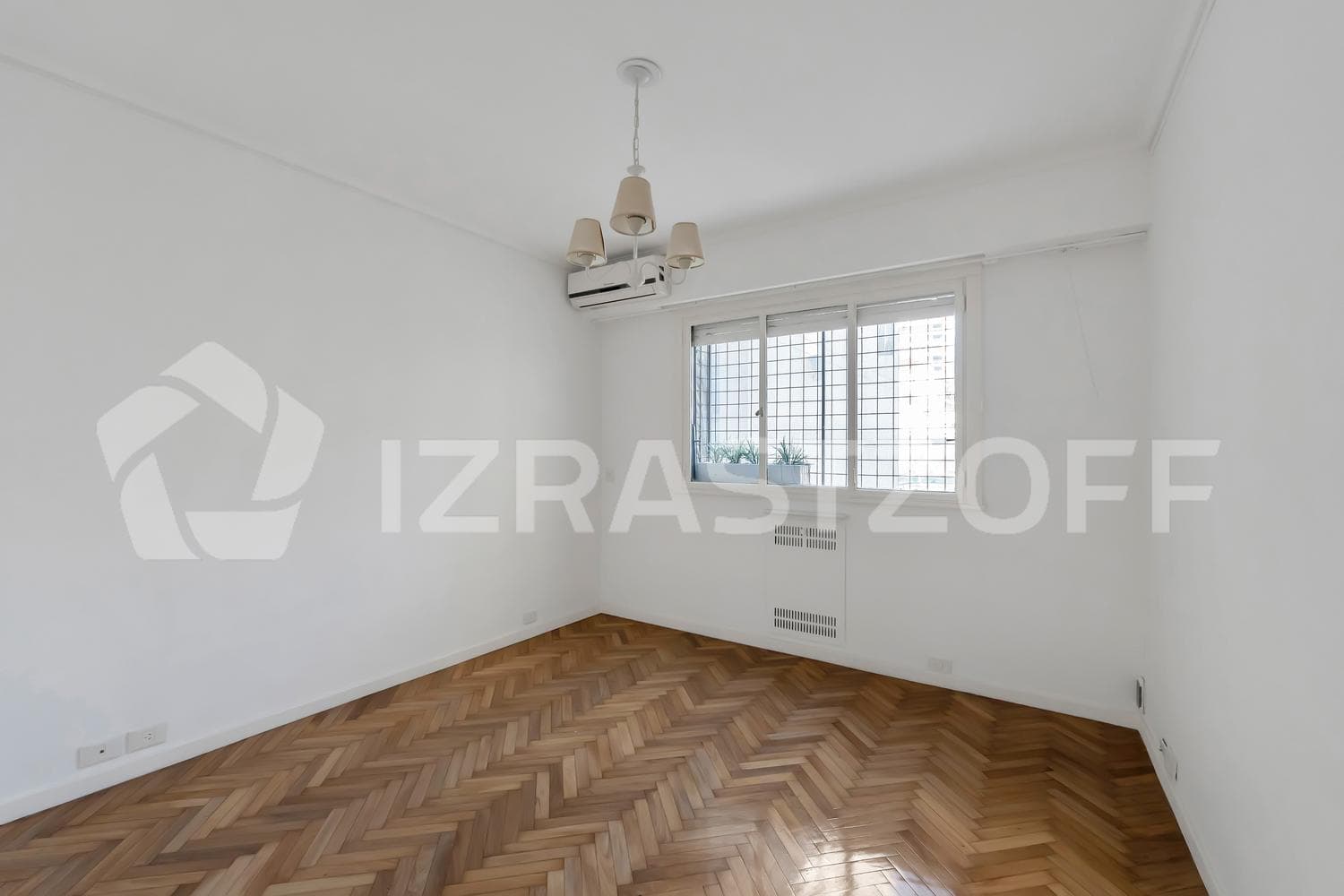 5-room apartment for sale in Belgrano with a garage and storage unit
