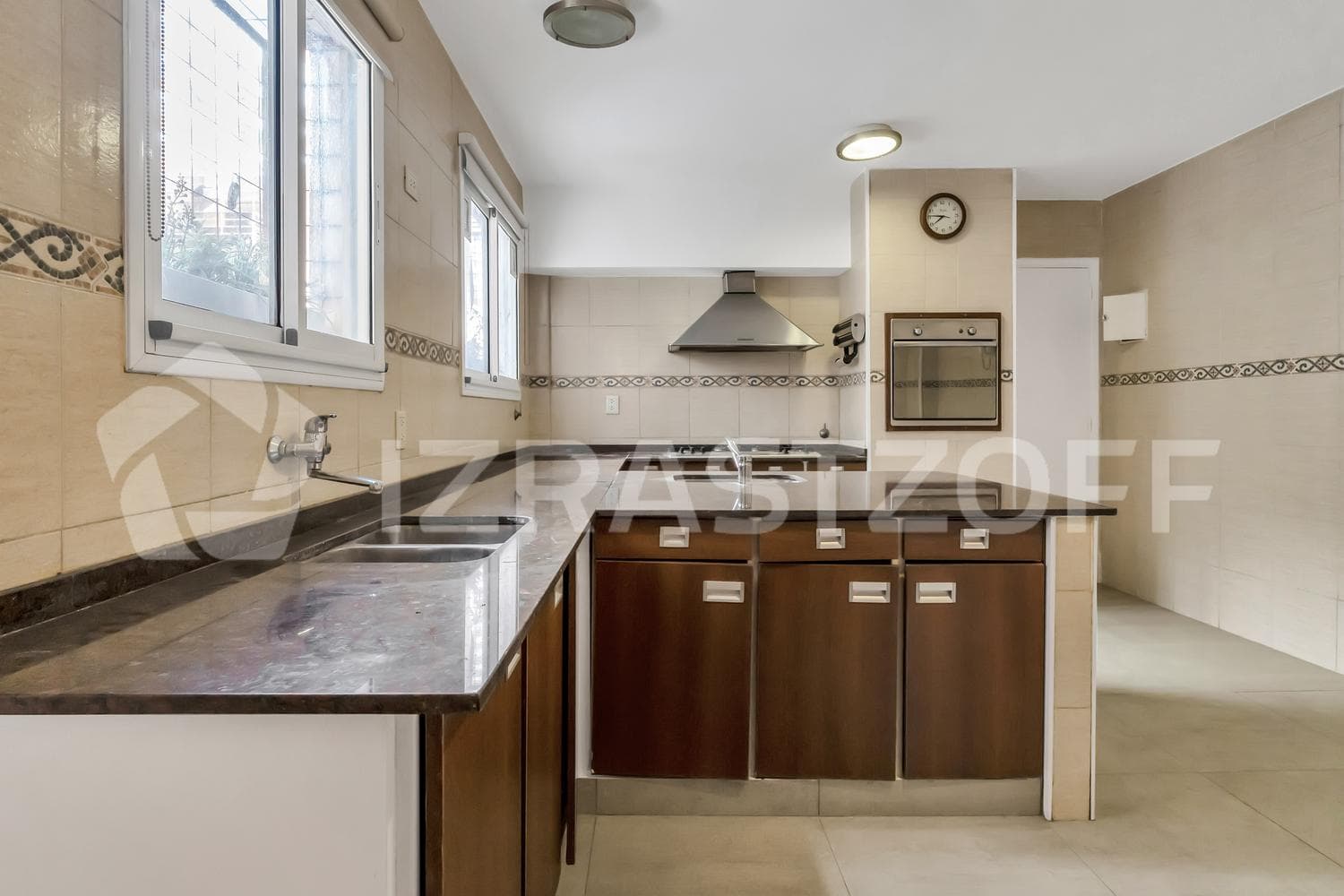5-room apartment for sale in Belgrano with a garage and storage unit