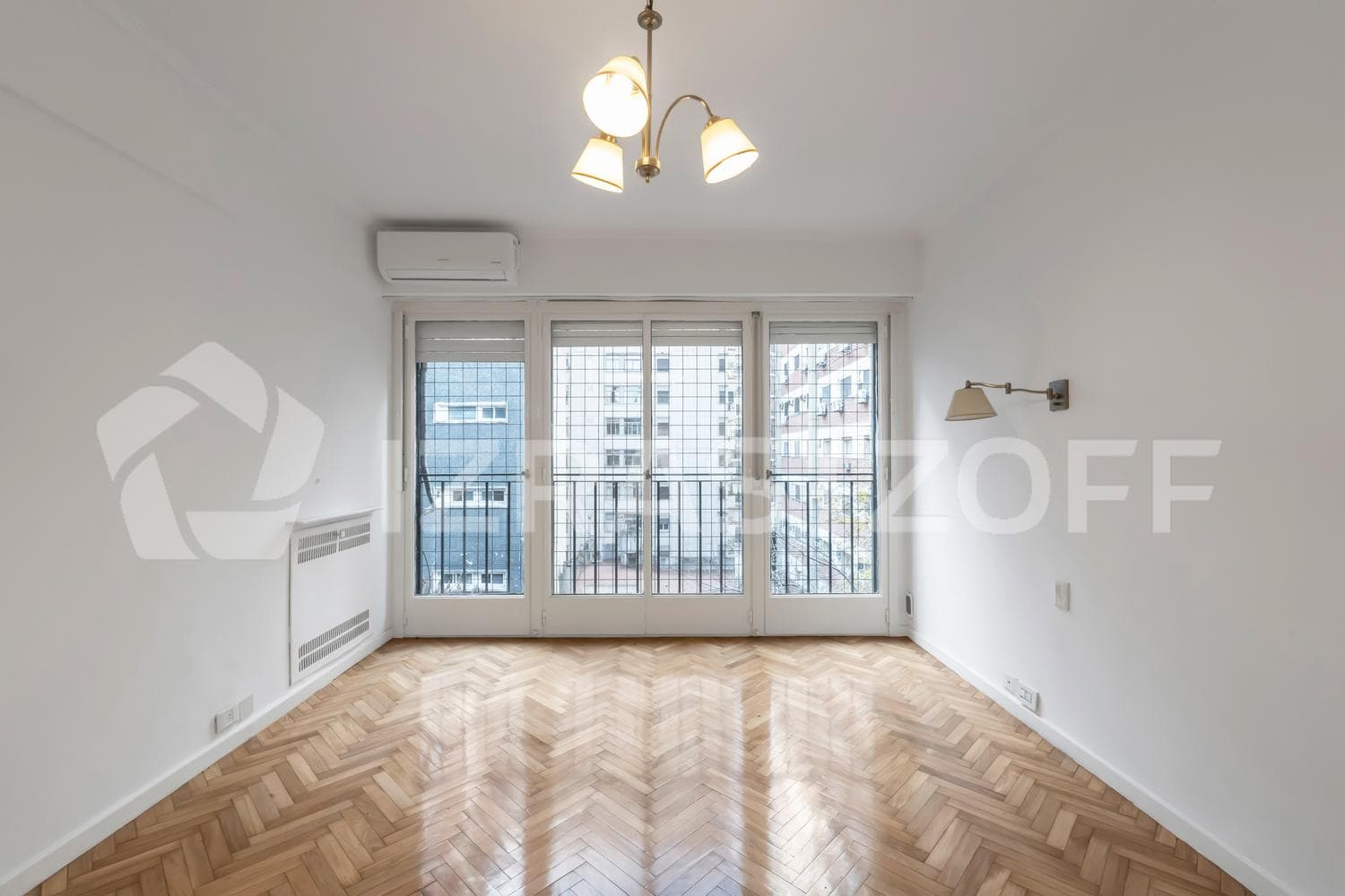 5-room apartment for sale in Belgrano with a garage and storage unit
