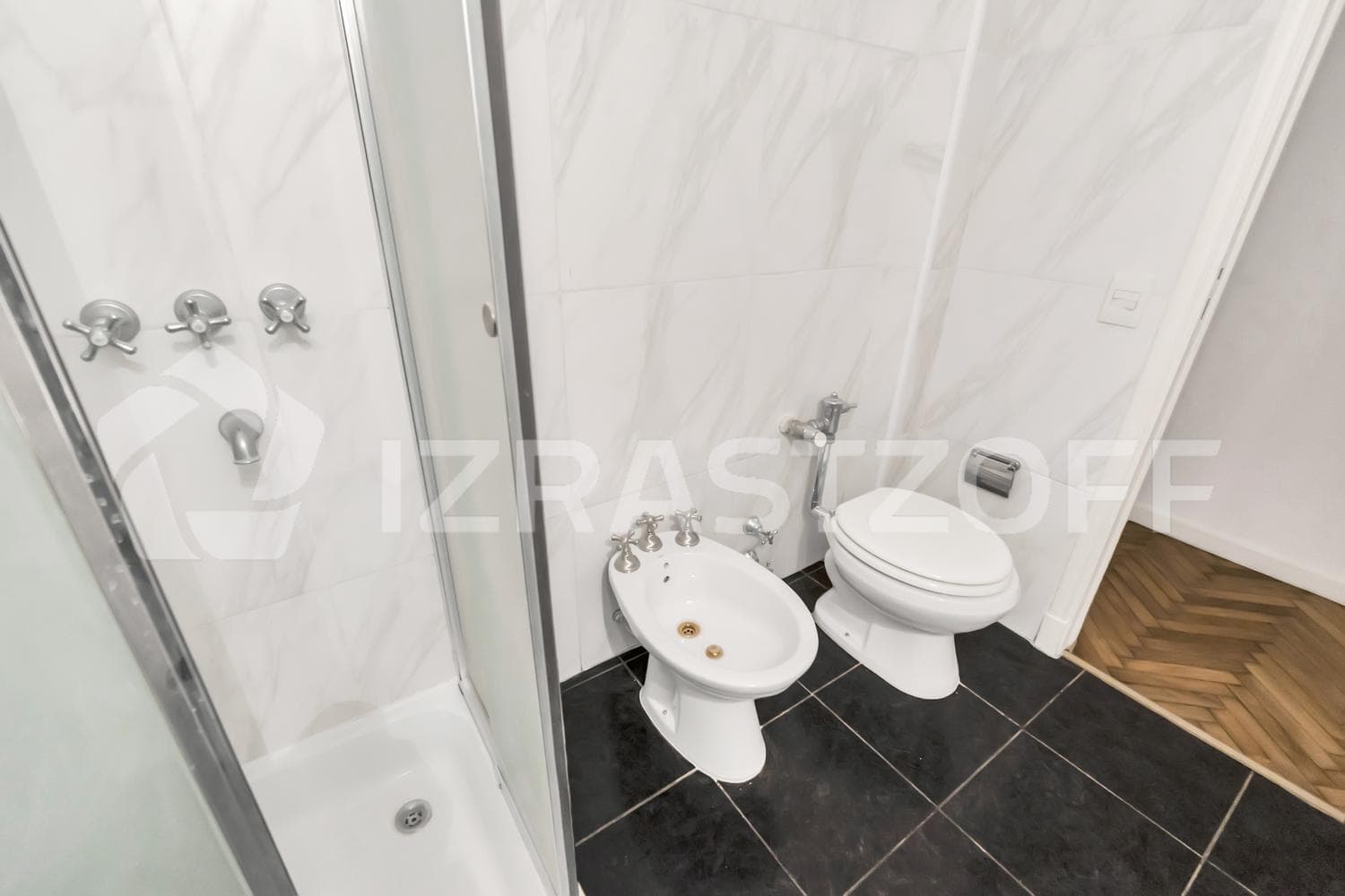 5-room apartment for sale in Belgrano with a garage and storage unit