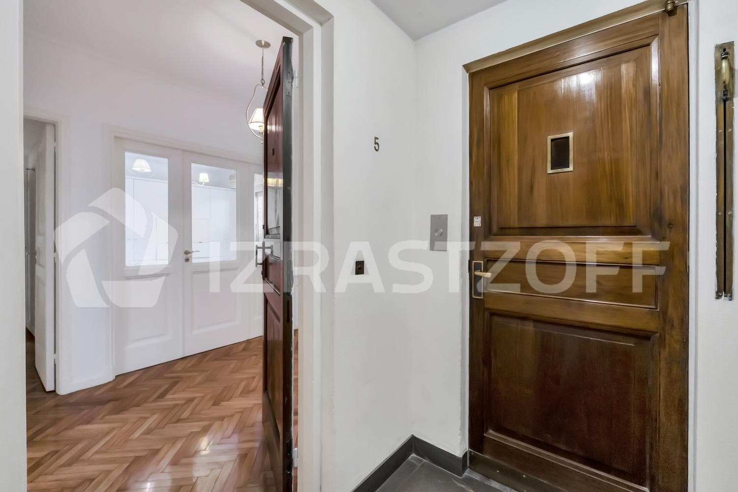 5-room apartment for sale in Belgrano with a garage and storage unit