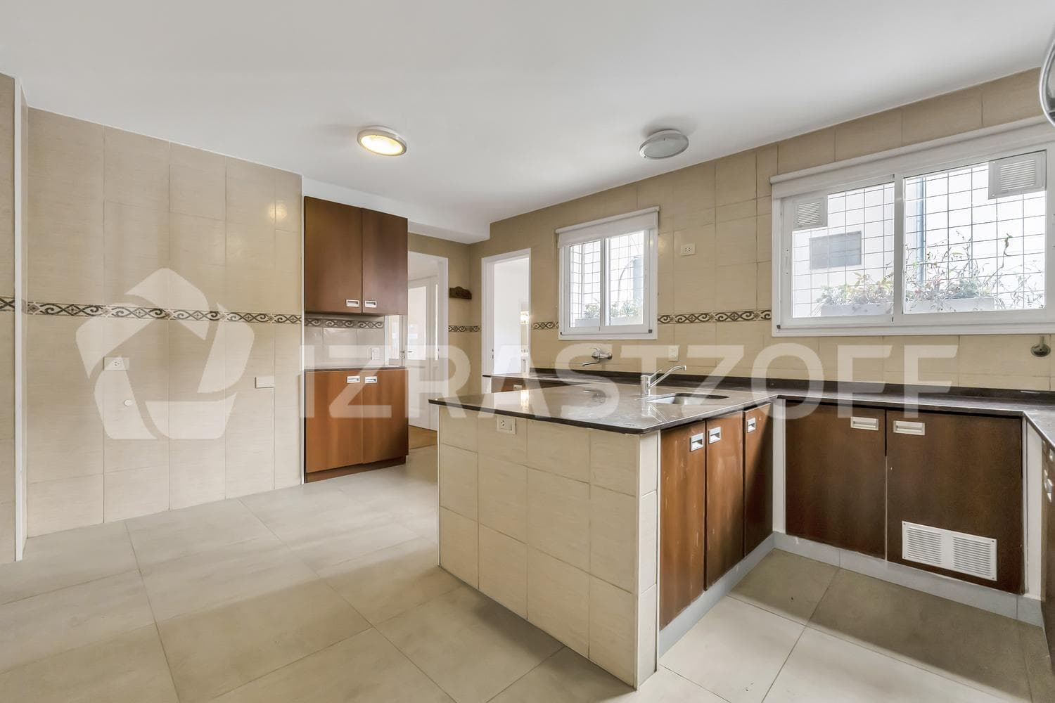 5-room apartment for sale in Belgrano with a garage and storage unit
