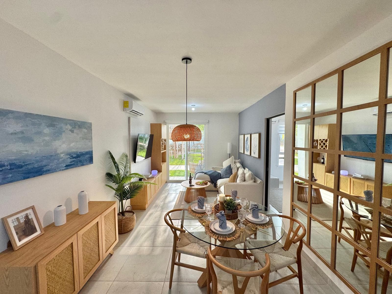 2-BEDROOM APARTMENT 10 MINUTES FROM THE BEACH