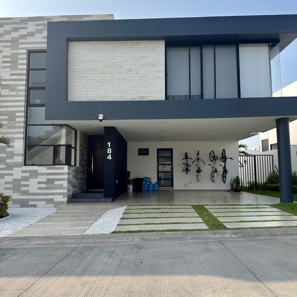 House with a Pool in Punta Tiburon