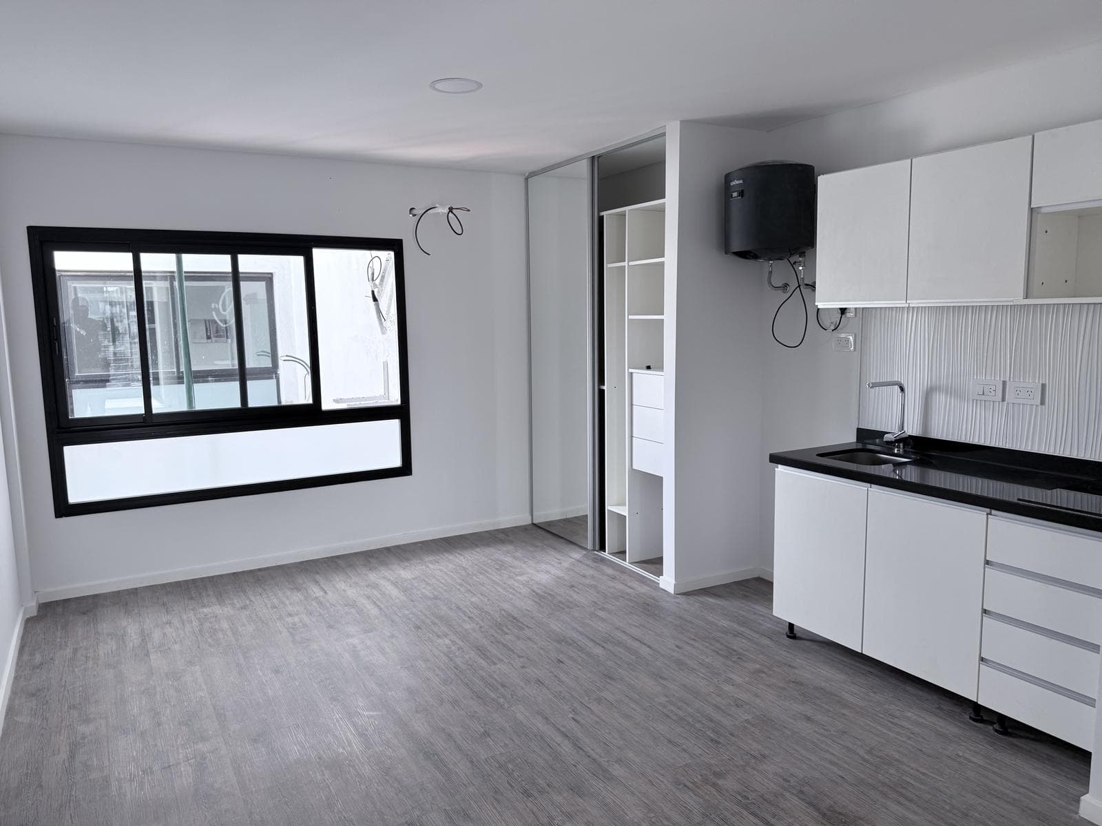 Brand-New Studio Apartment in Monserrat