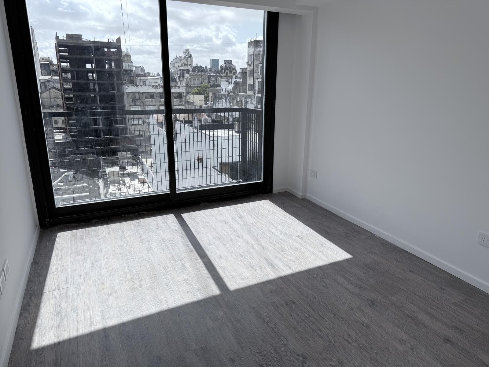 Brand-New Studio Apartment in Monserrat