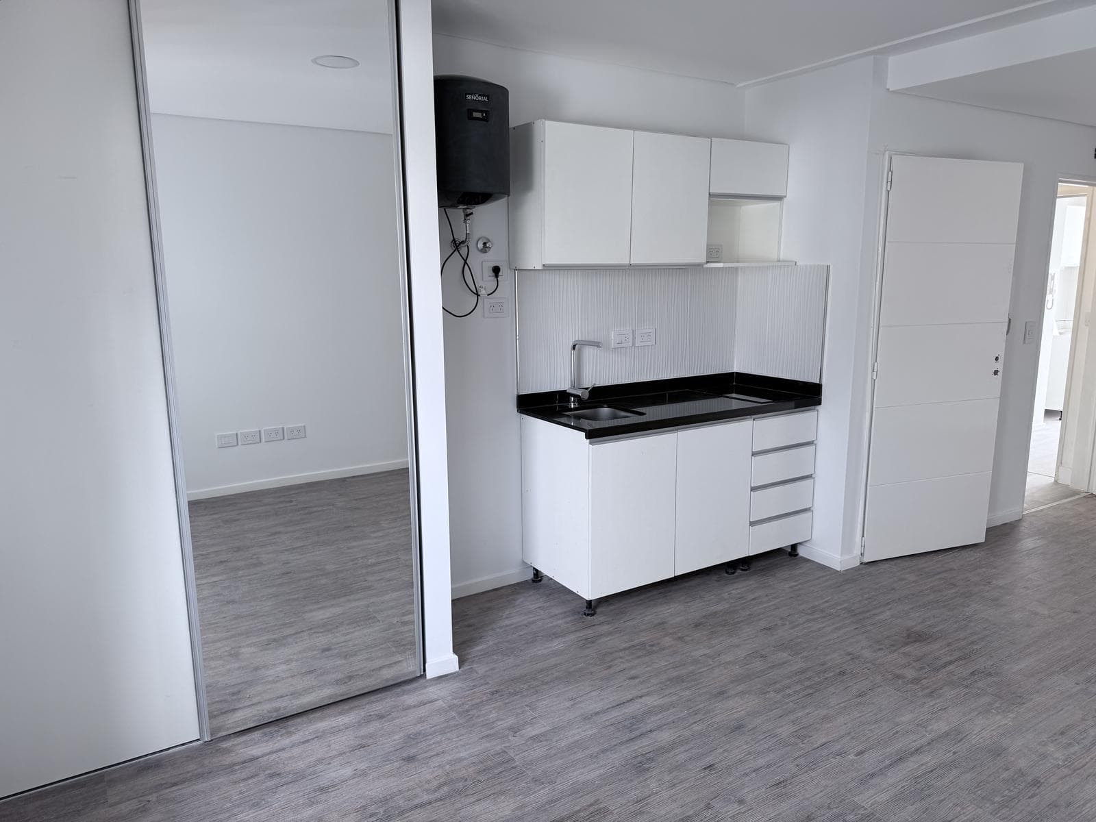 Brand-New Studio Apartment in Monserrat