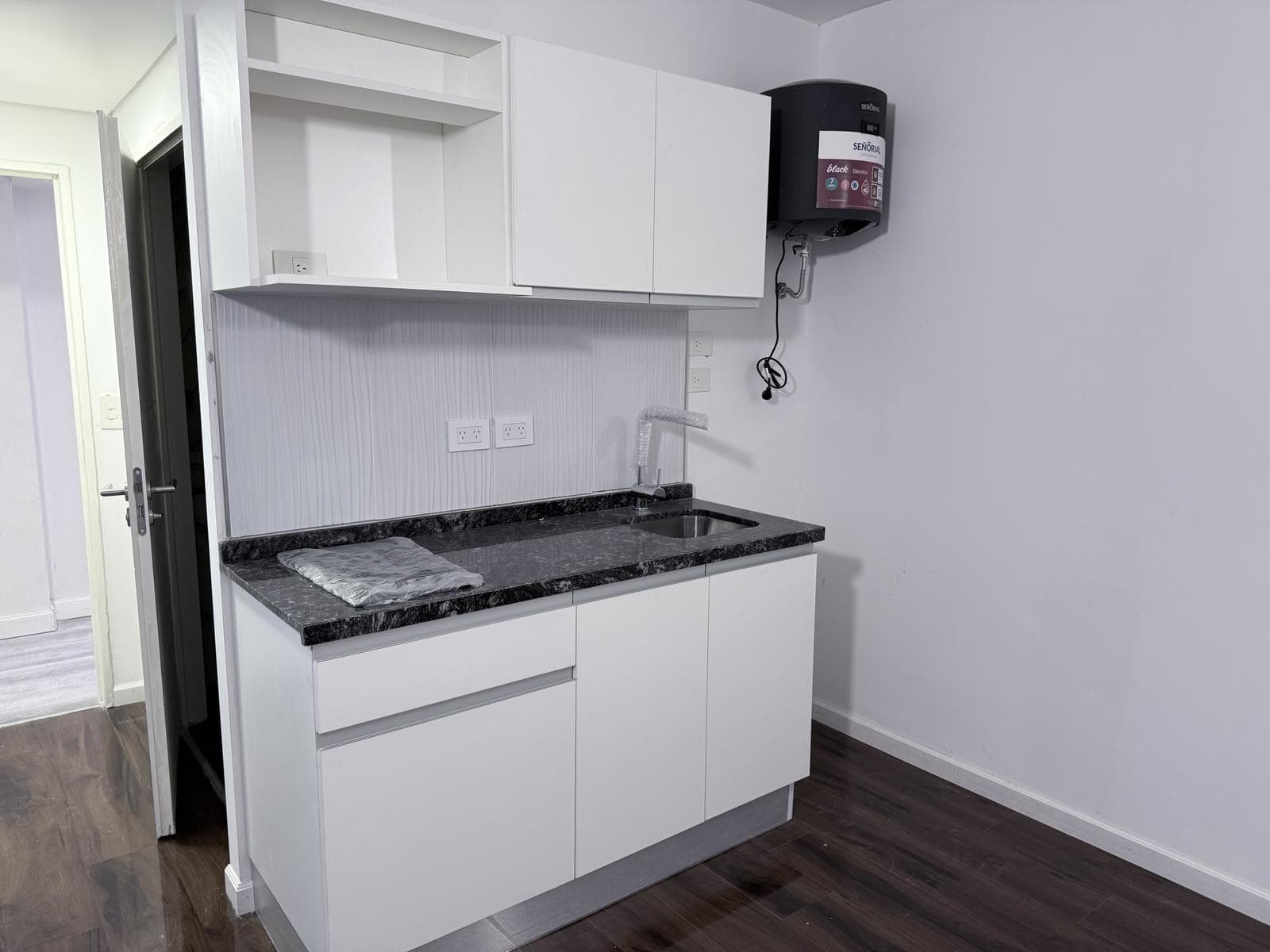 Brand-New Studio Apartment in Monserrat