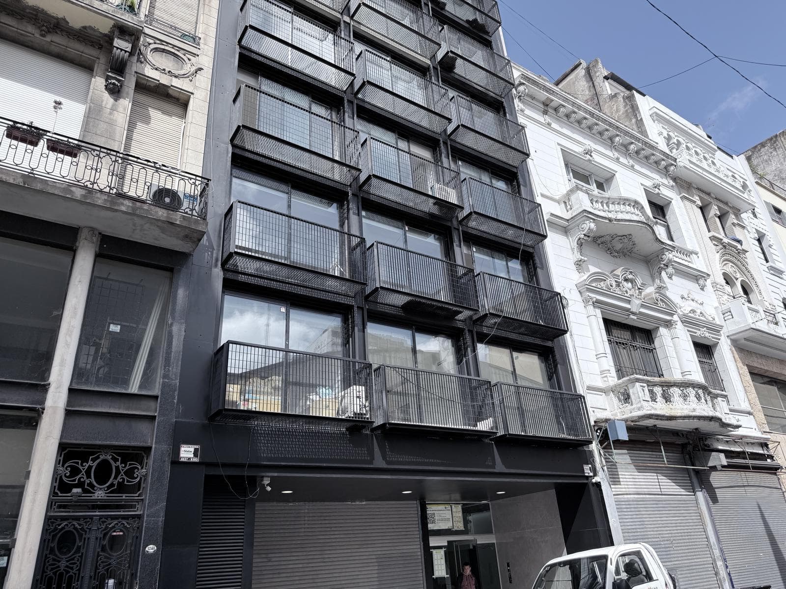 Brand-New Studio Apartment in Monserrat