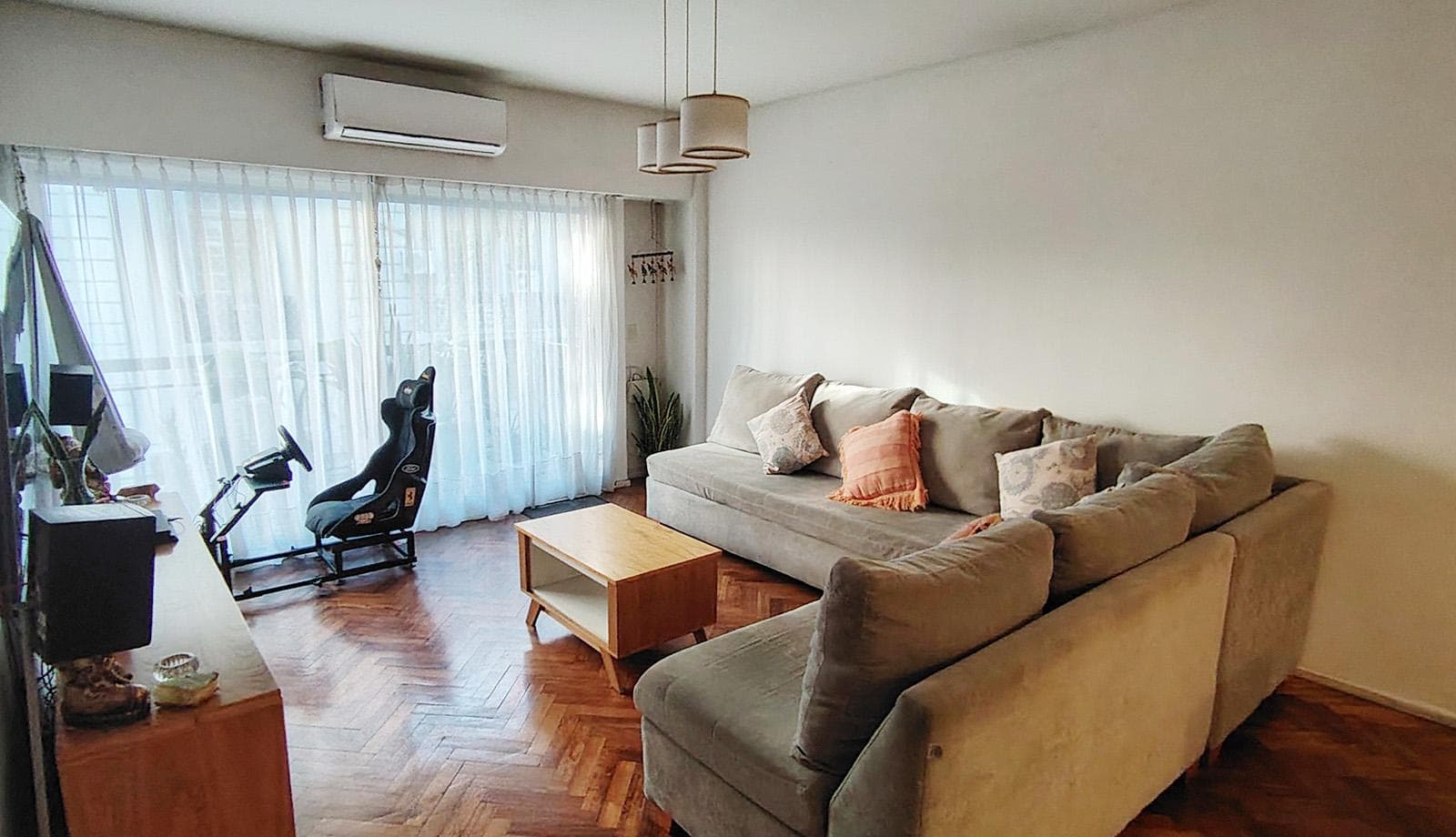 4-Bedroom Apartment for Sale with Balcony and Outbuilding in Barrio Norte