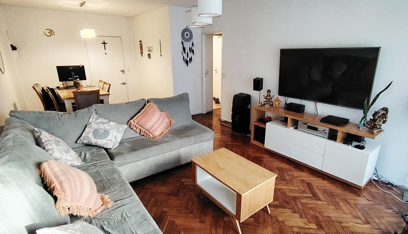 4-Bedroom Apartment for Sale with Balcony and Outbuilding in Barrio Norte