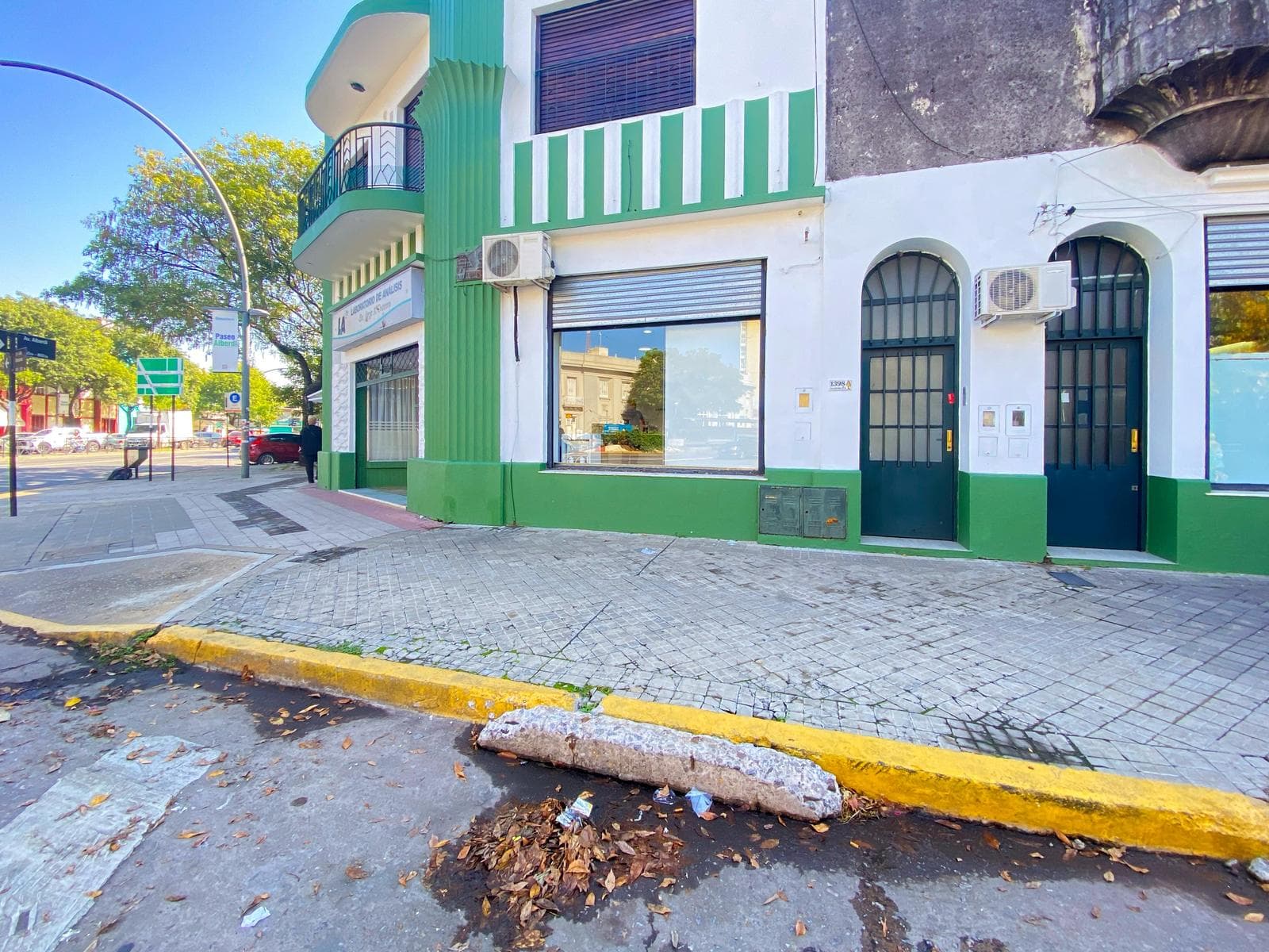 Commercial Space with Apartment for Sale - Alberdi, Rosario.