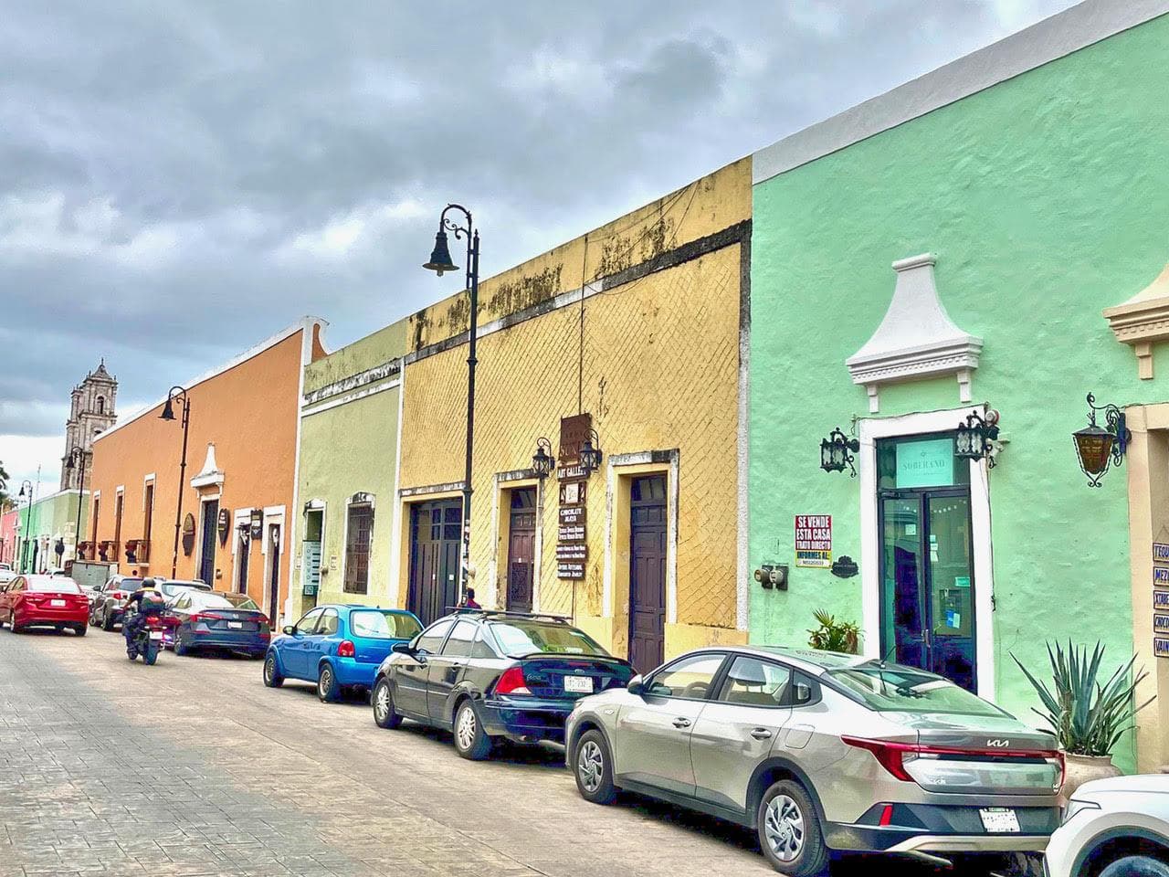 HOUSE FOR SALE IN VALLADOLID'S HISTORIC CENTER WITH COMMERCIAL SPACE
