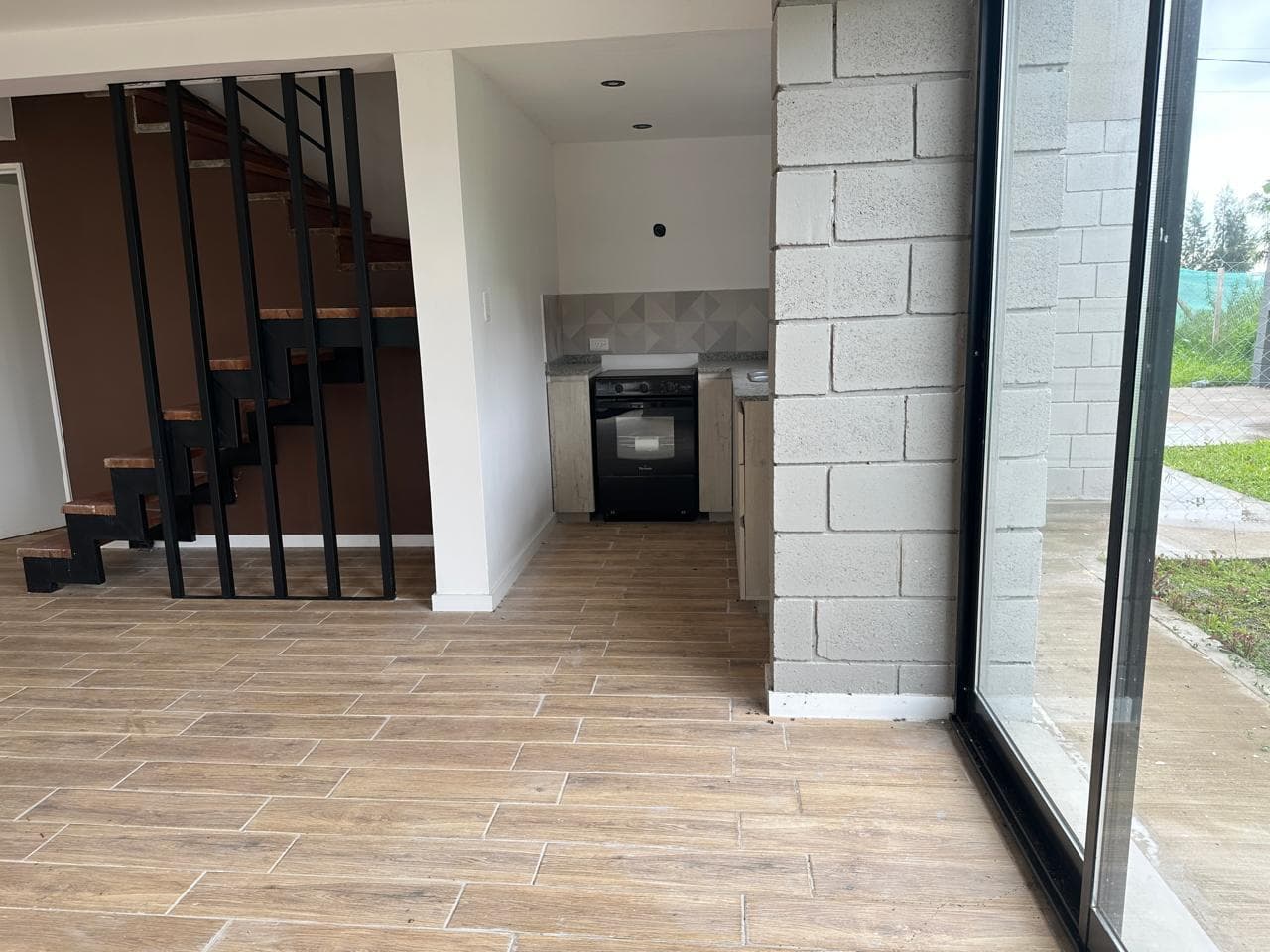 Casa en barrio El Quimilar duplex de 2 dormitorios, parrilla cochera y jardin