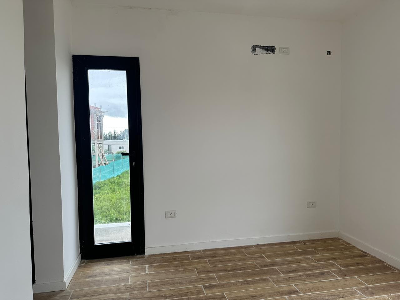 Casa en barrio El Quimilar duplex de 2 dormitorios, parrilla cochera y jardin