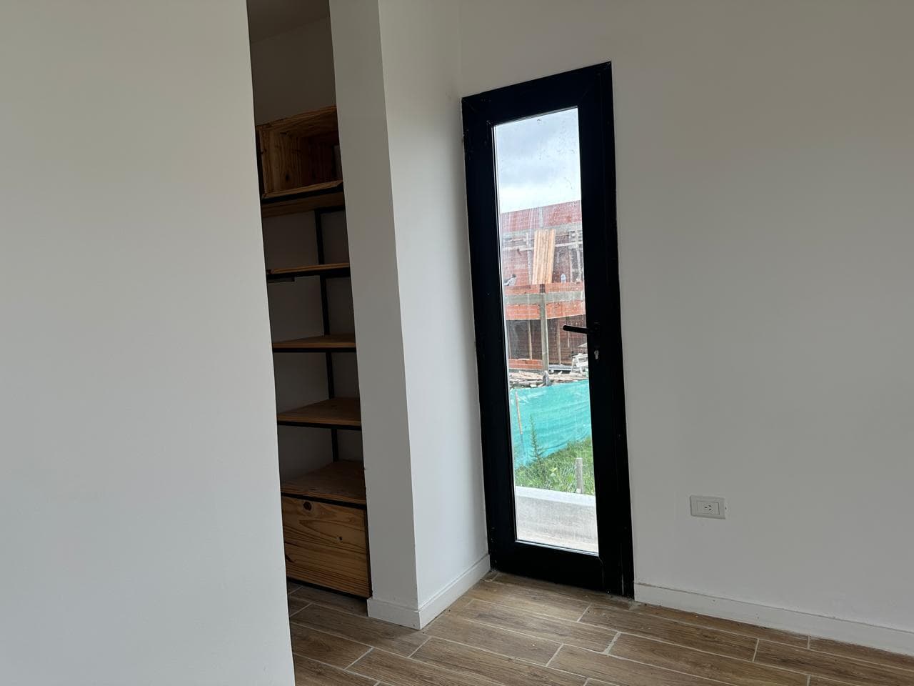 Casa en barrio El Quimilar duplex de 2 dormitorios, parrilla cochera y jardin