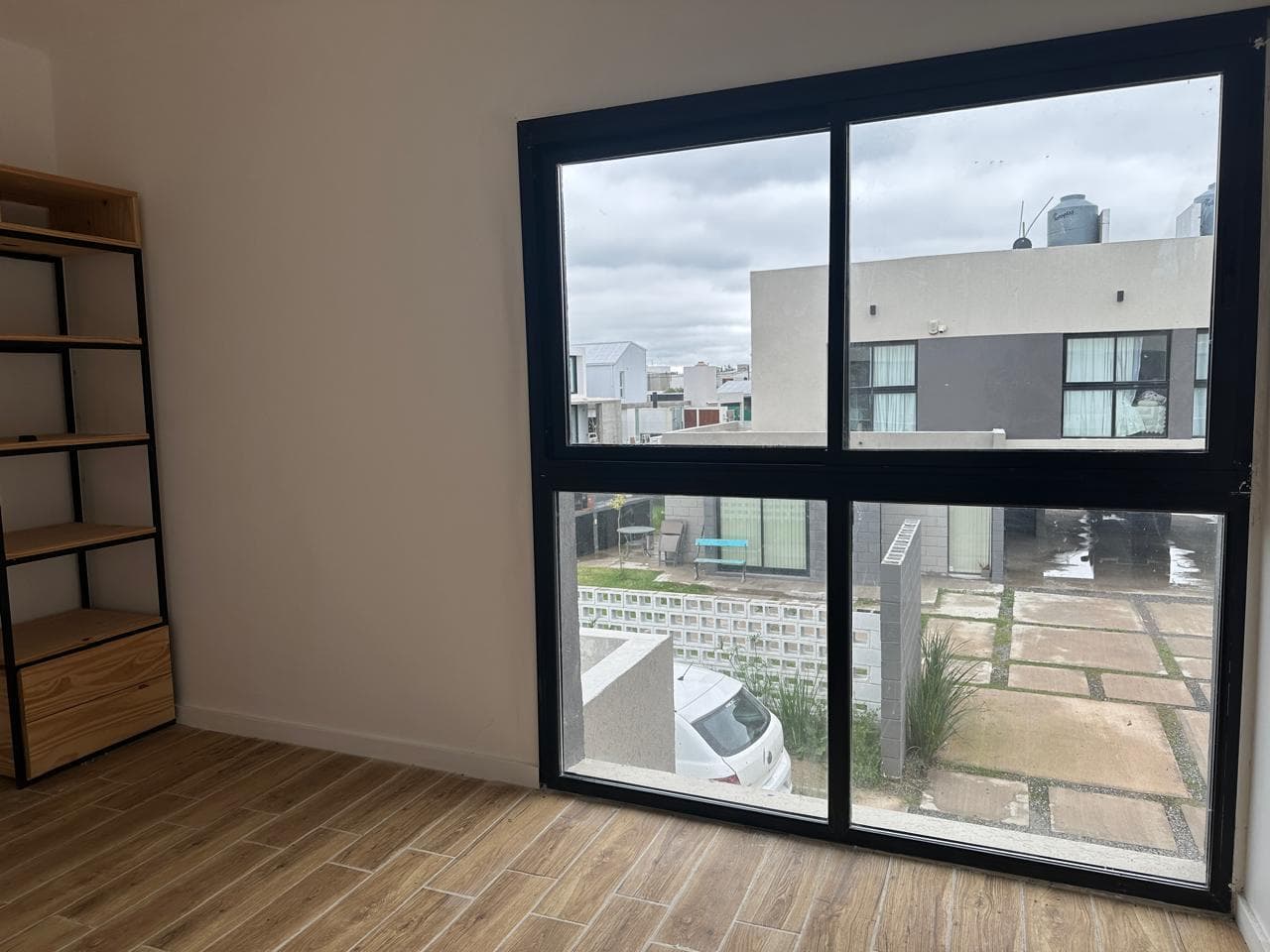 Casa en barrio El Quimilar duplex de 2 dormitorios, parrilla cochera y jardin