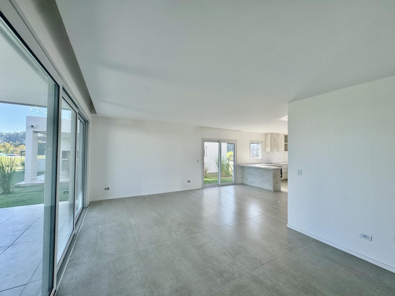 4-Room Apartment for Sale in Pilar