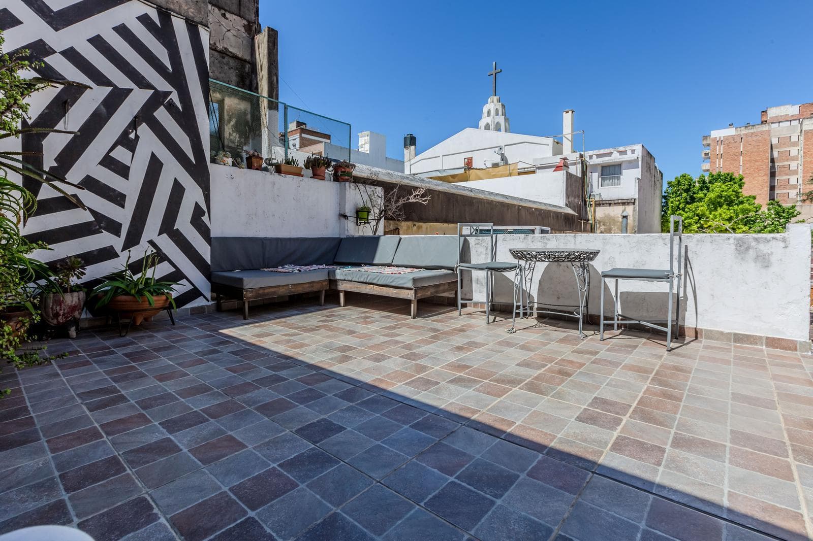 FOR SALE - 3-bedroom house with a hallway. Downtown, Rosario.