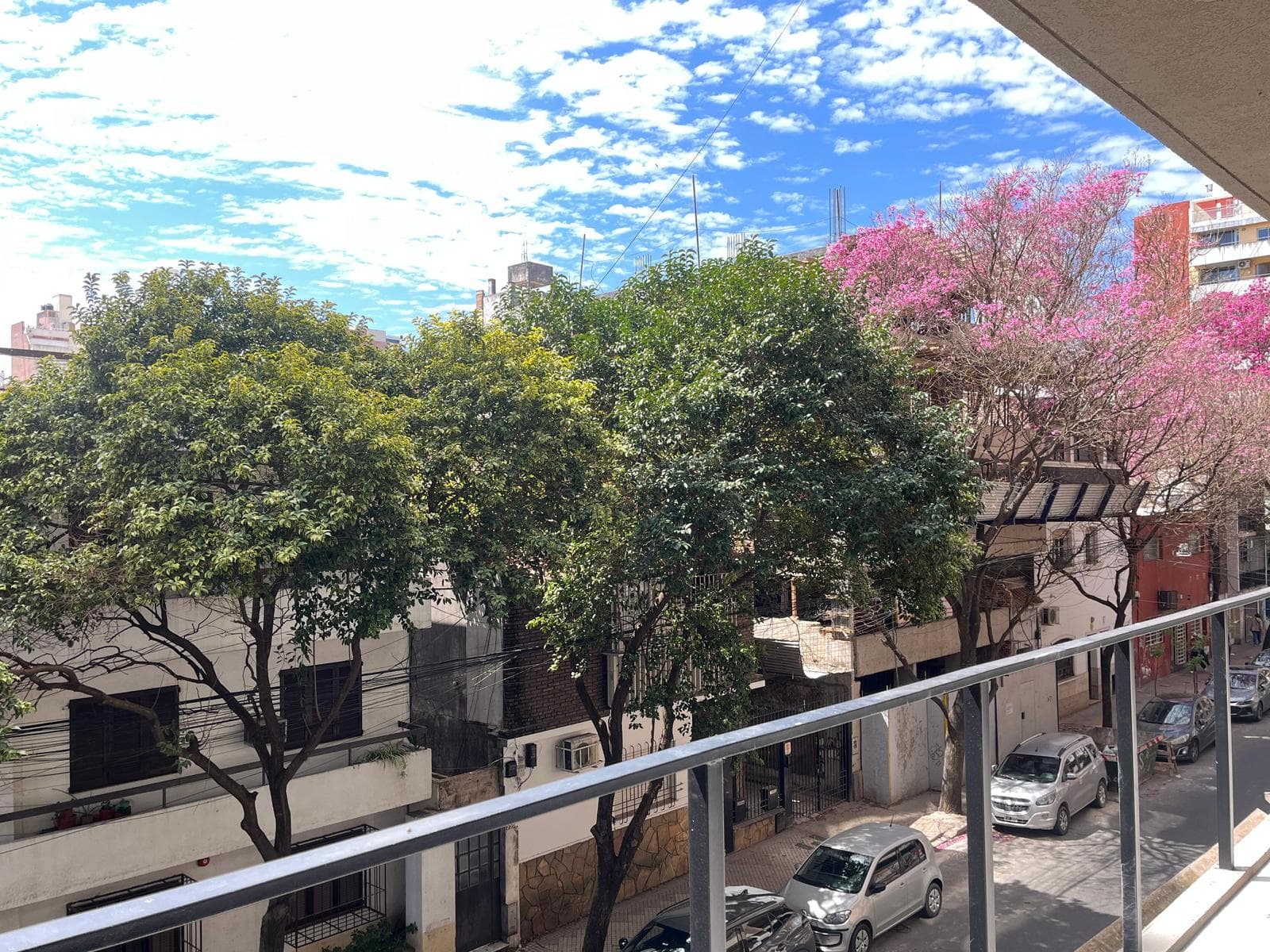 FOR SALE—3-bedroom apartment with a long balcony and amenities. Martin, Rosario,