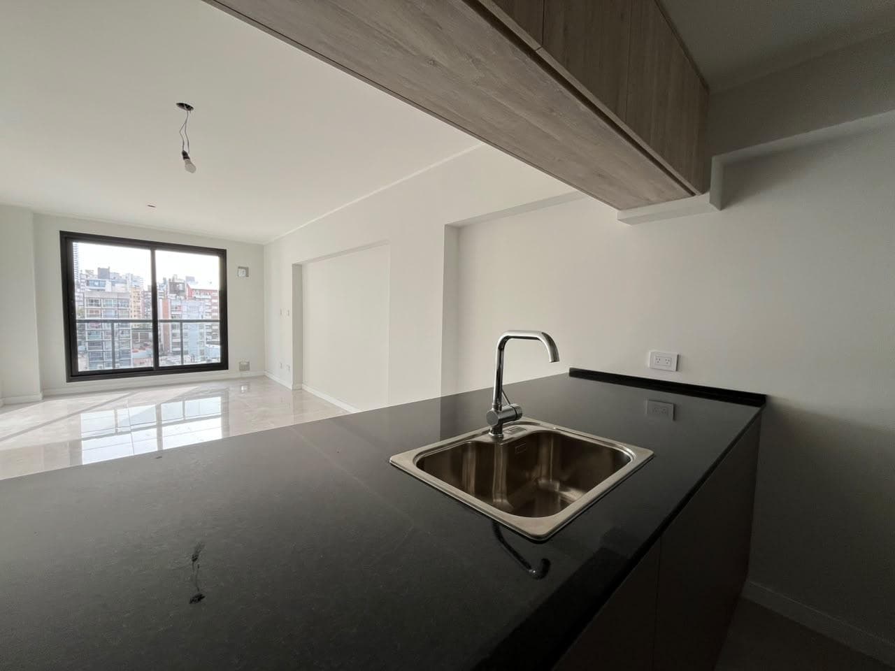FOR SALE—3-bedroom apartment with a long balcony and amenities. Martin, Rosario,