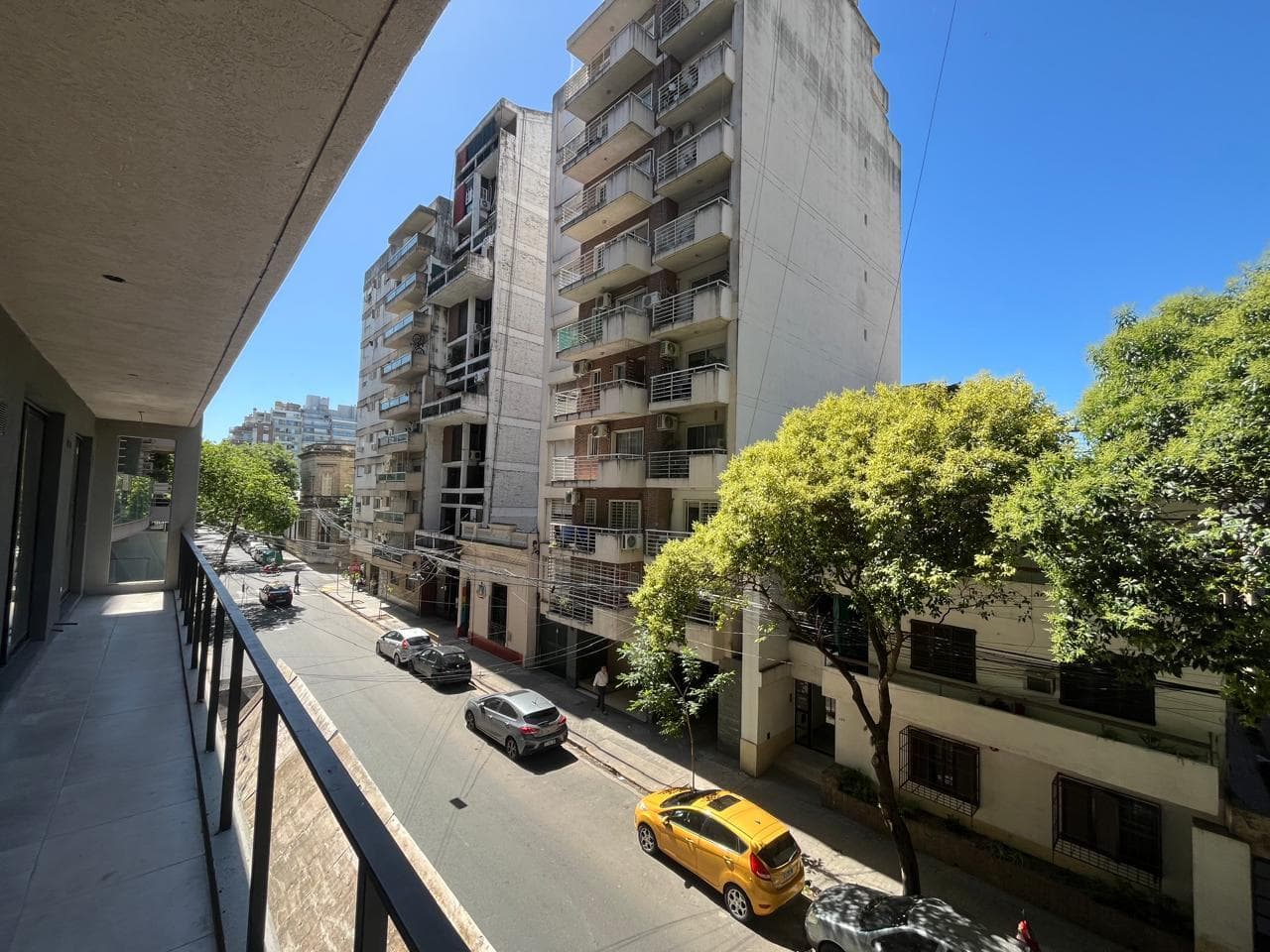 FOR SALE - 3-bedroom apartment with a balcony and amenities. Martin, Rosario,