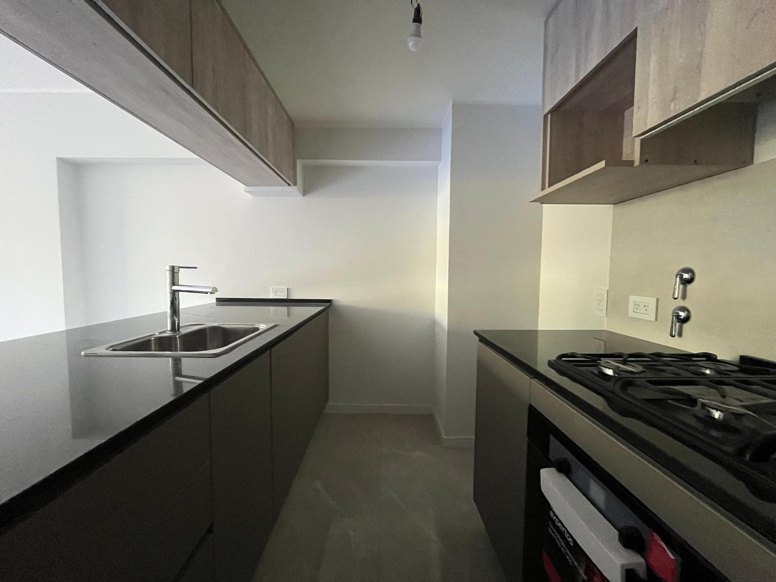 FOR SALE—3-bedroom apartment with a long balcony and amenities. Martin, Rosario,