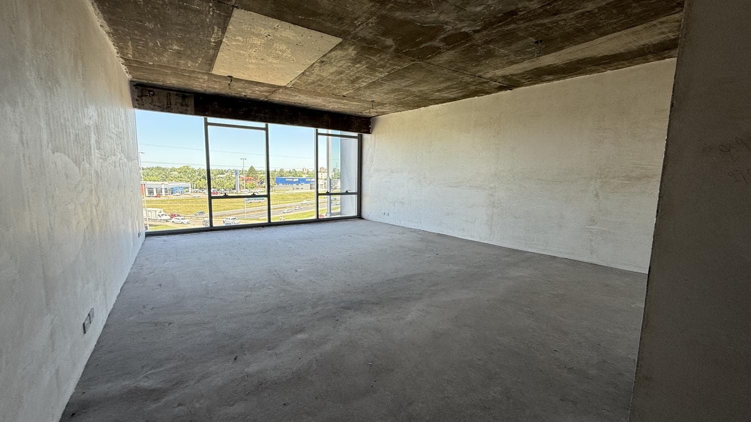 Office in a prestigious, high-end building in the best location in Pilar