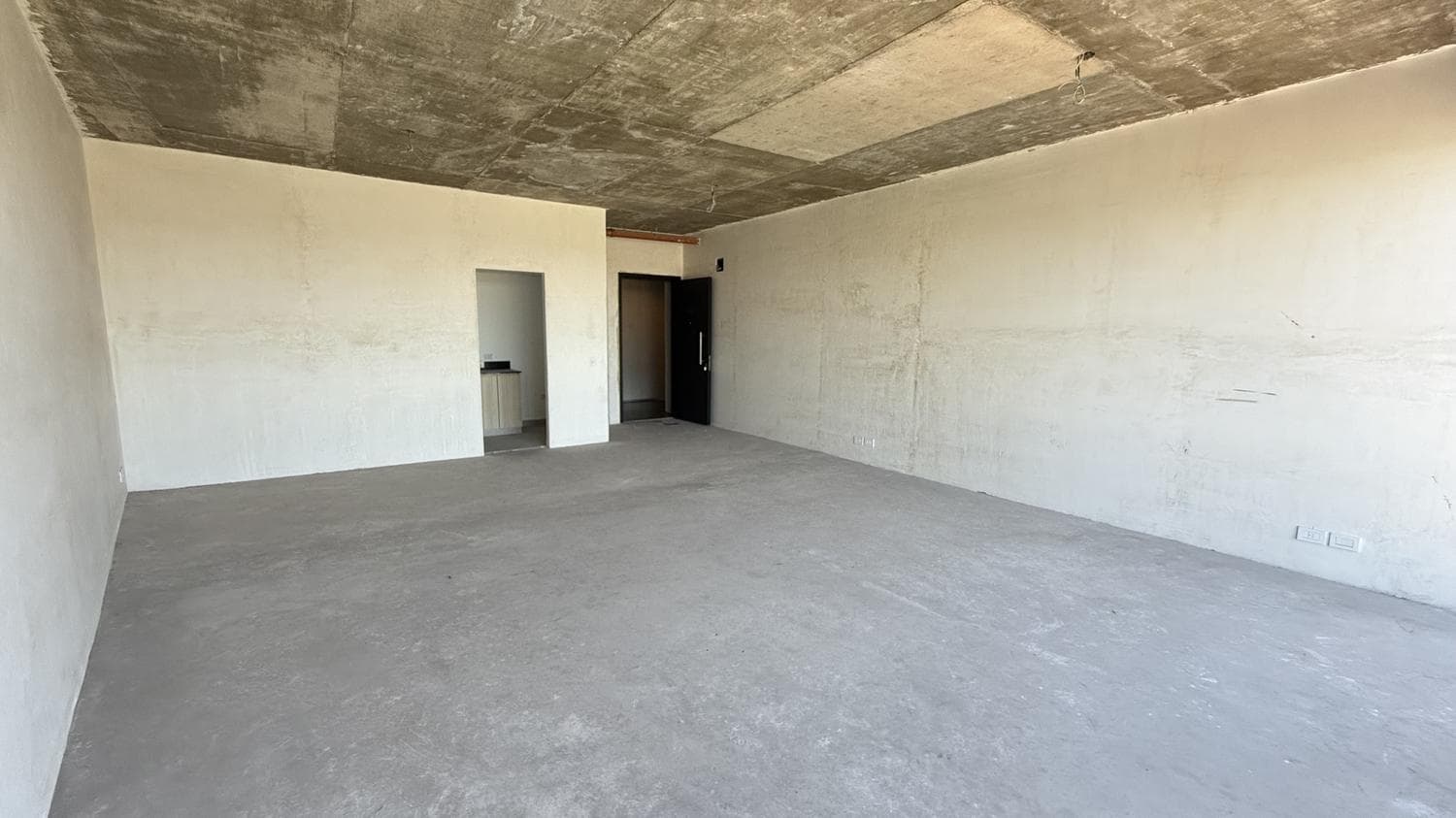 Office in a prestigious, high-end building in the best location in Pilar
