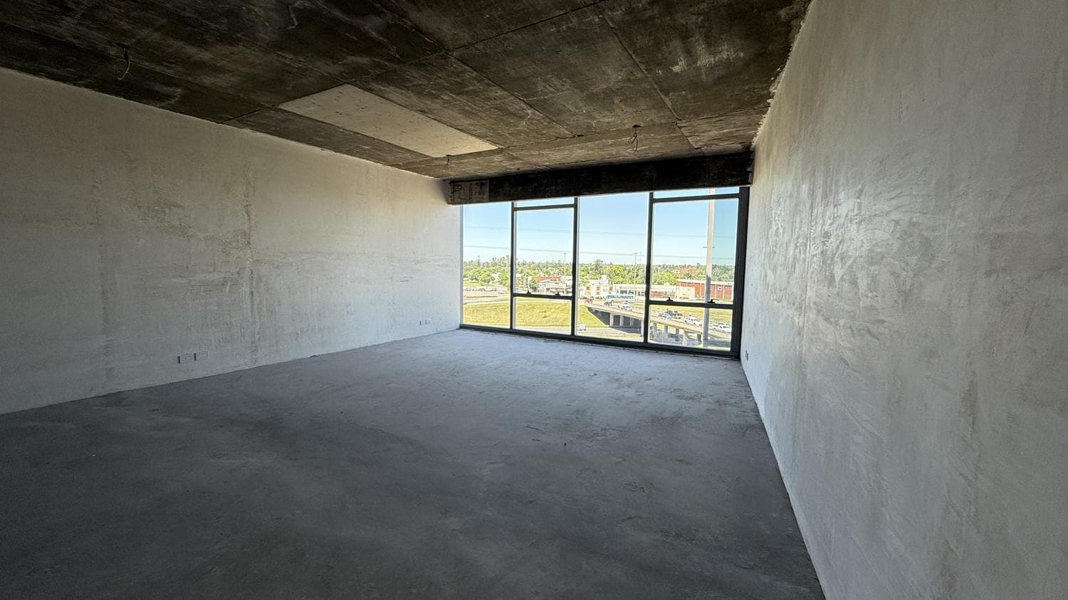 Office in a prestigious, high-end building in the best location in Pilar