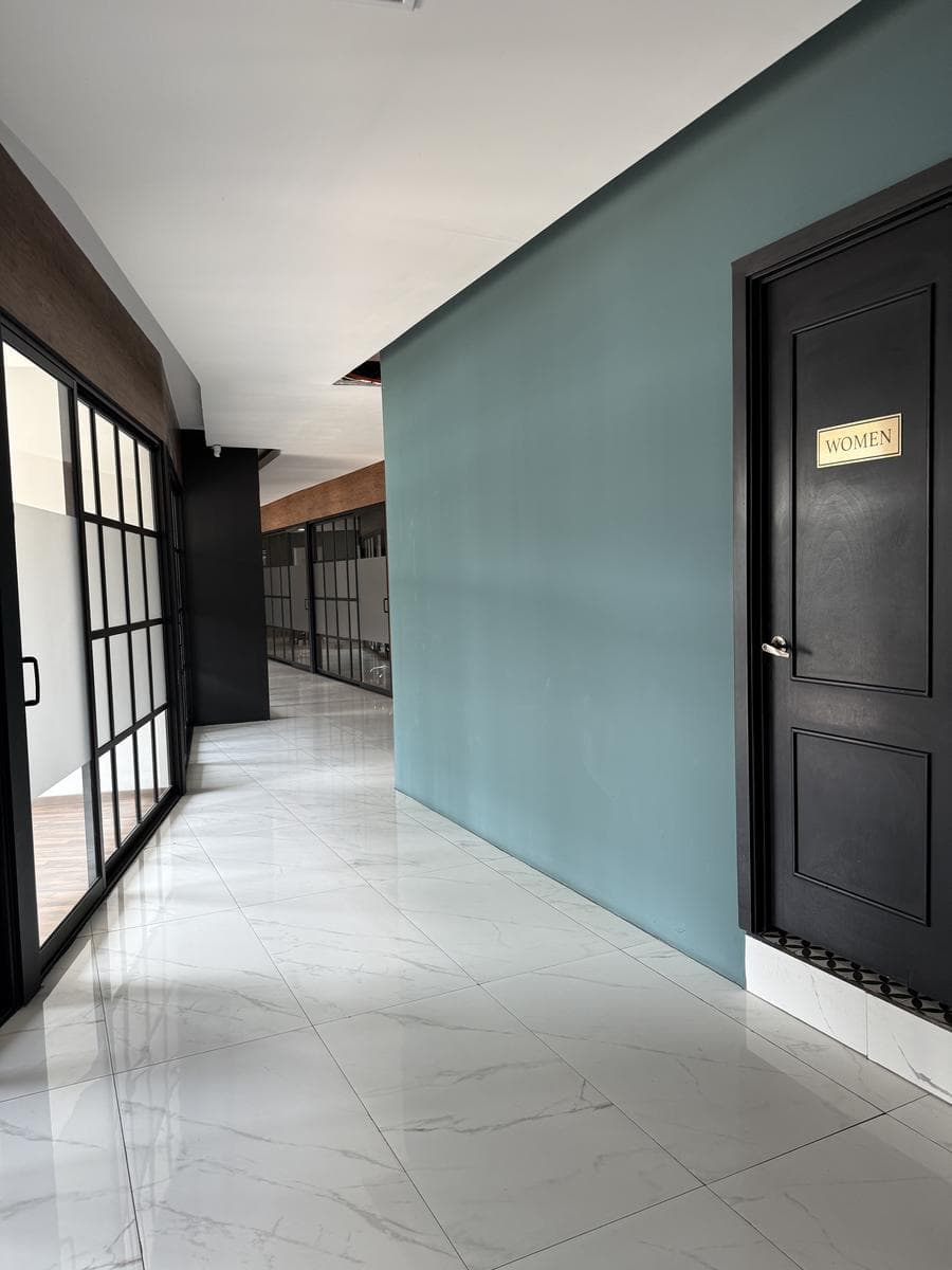FULLY EQUIPPED AND FURNISHED OFFICE