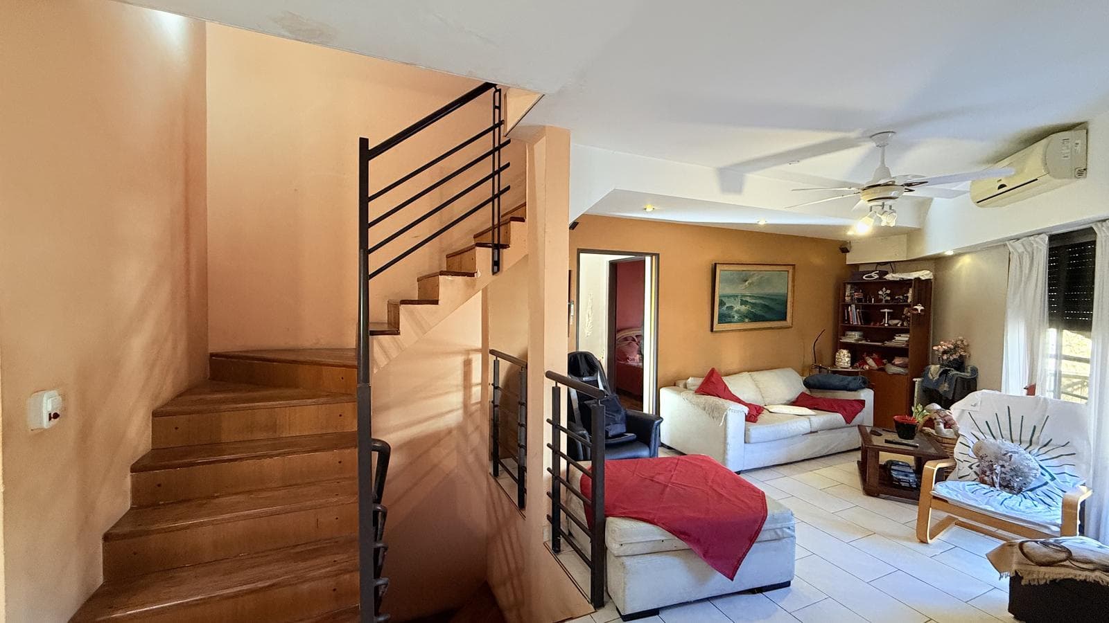 For Sale: 3-Bedroom House with Parking Spaces, Terrace, and Commercial Space. Abasto
