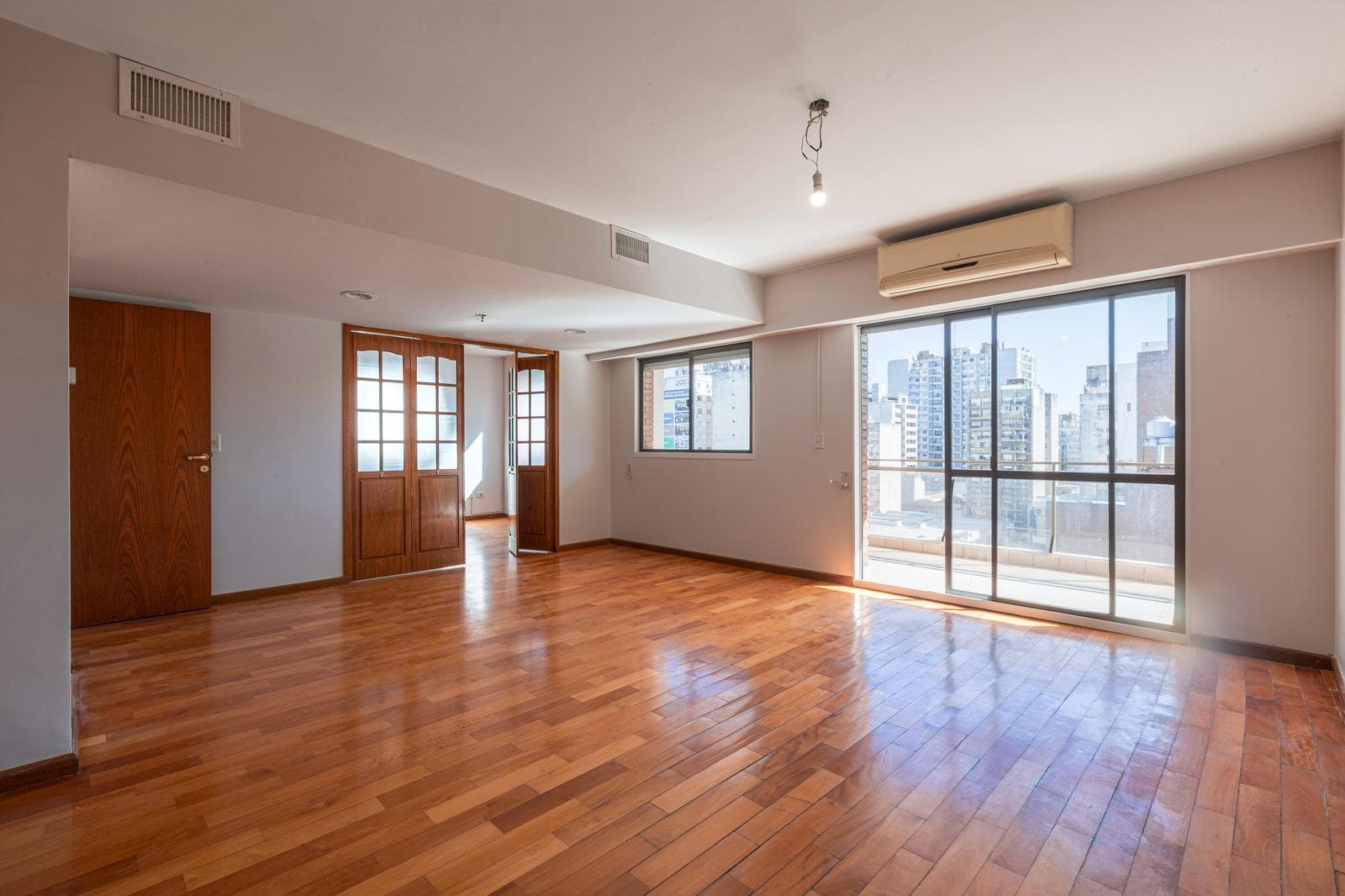 FOR SALE: Exclusive 4-Bedroom Apartment, Garage, Barbecue Area - Downtown, Rosario. MORTGAGE AVAILABLE