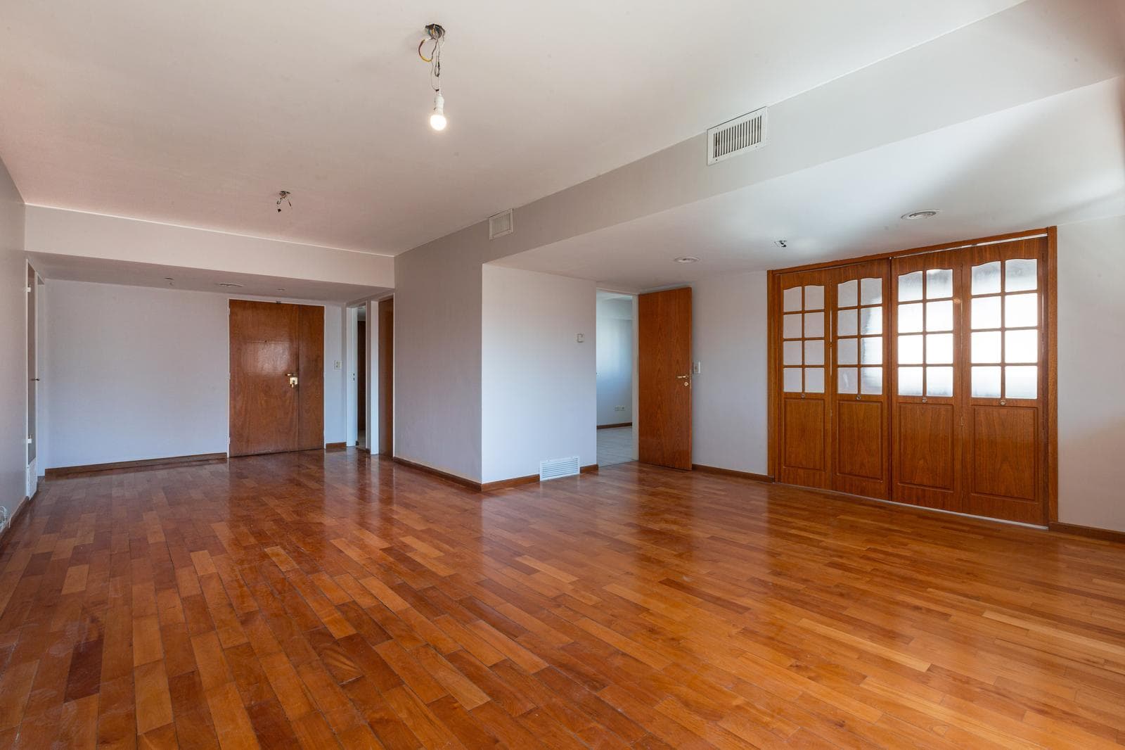 FOR SALE: Exclusive 4-Bedroom Apartment, Garage, Barbecue Area - Downtown, Rosario. MORTGAGE AVAILABLE