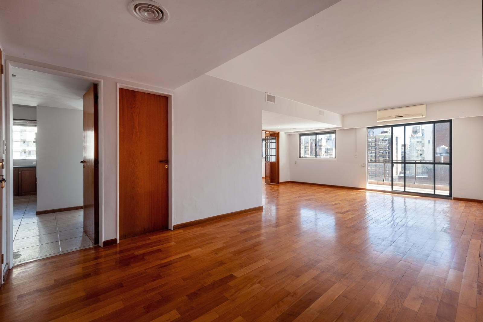 FOR SALE: Exclusive 4-Bedroom Apartment, Garage, Barbecue Area - Downtown, Rosario. MORTGAGE AVAILABLE