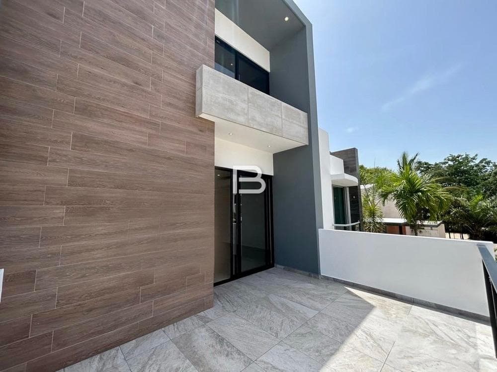 Aqua Residencial: Brand-New House for Sale