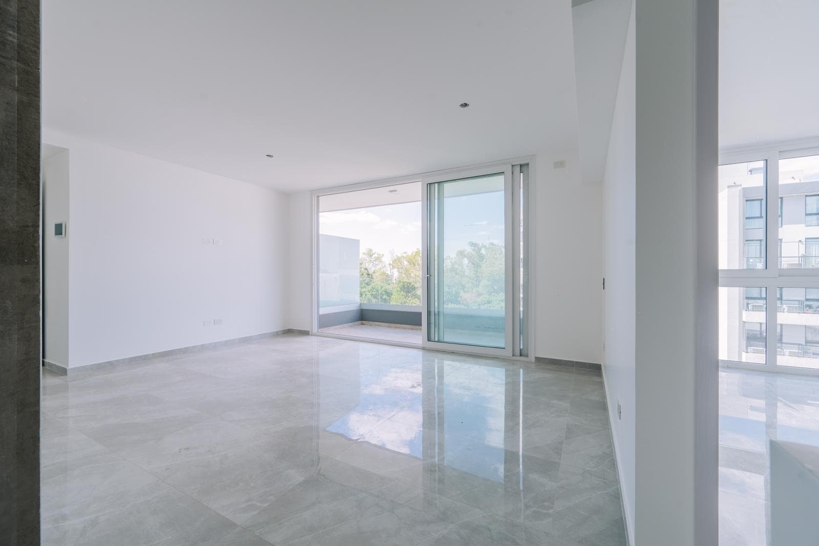 Brand-new 2-room apartment with a garage - Puerto de Olivos.