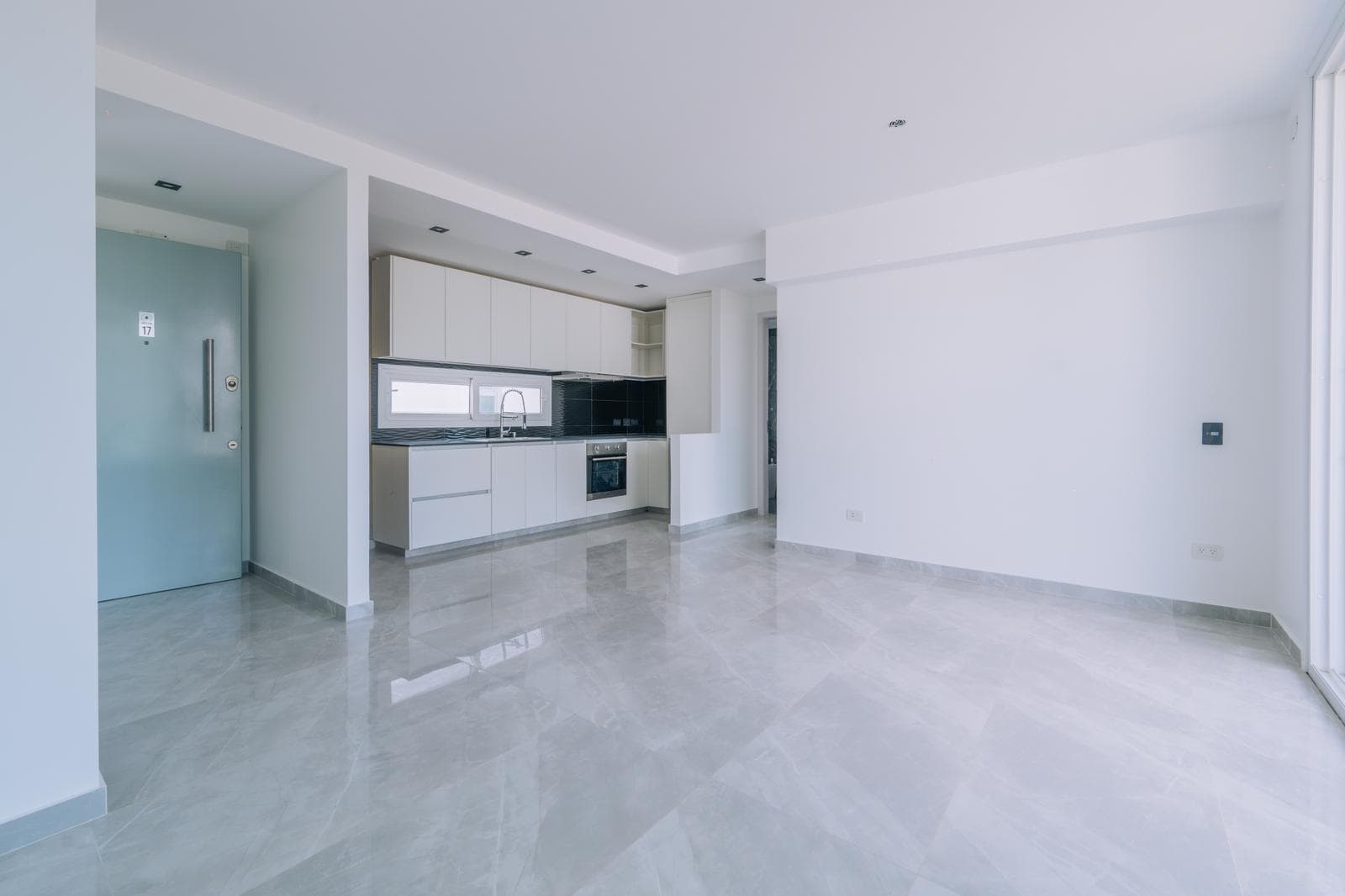 Brand-new 2-room apartment with a garage - Puerto de Olivos.