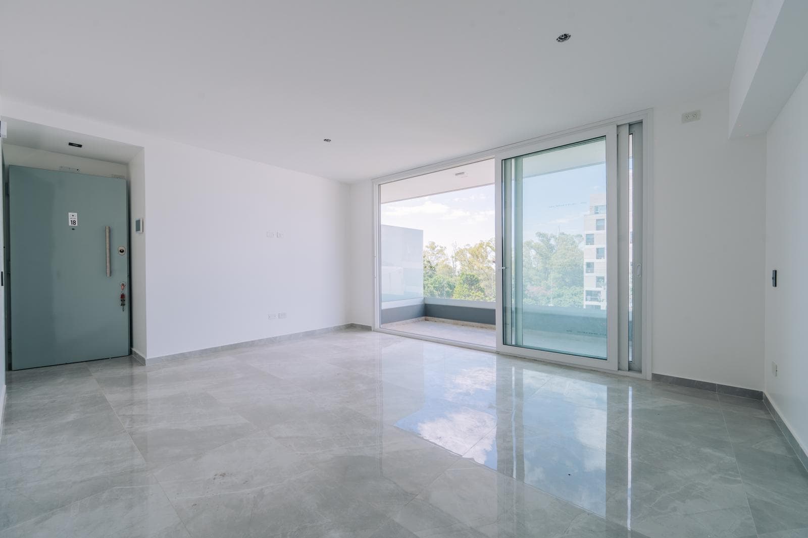 Brand-new 2-room apartment with a garage - Puerto de Olivos.