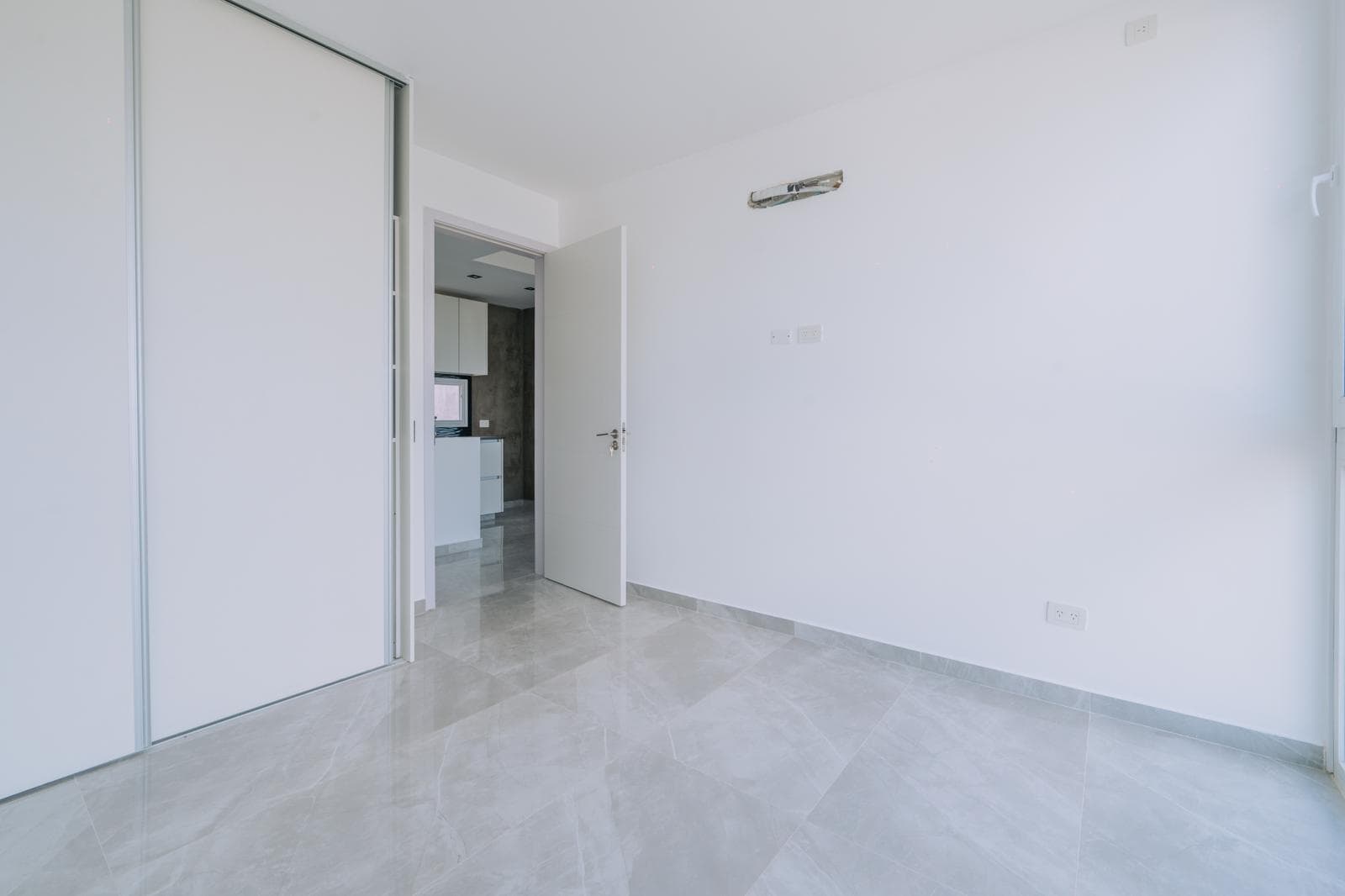 Brand-new 2-room apartment with a garage - Puerto de Olivos.
