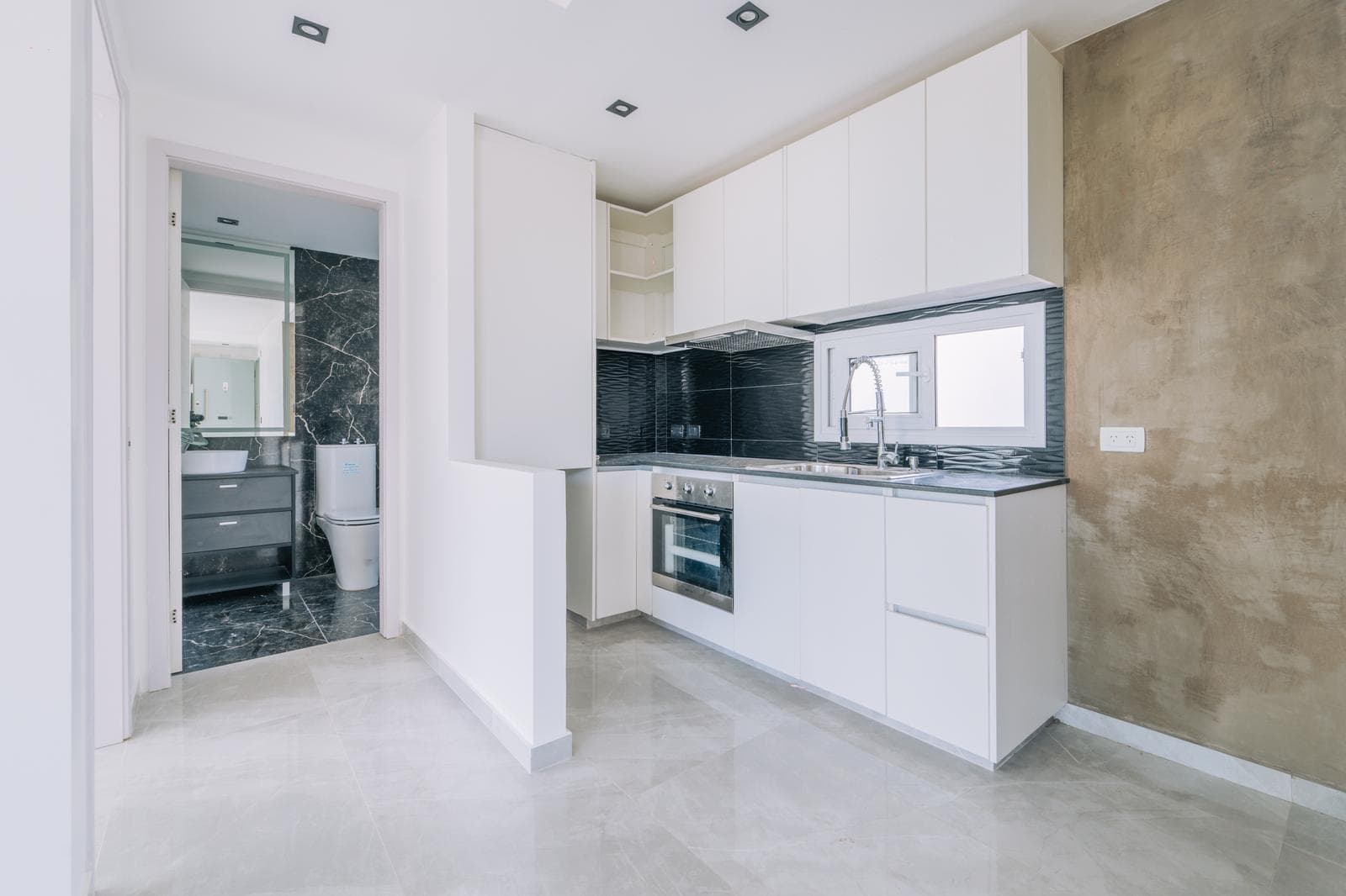 Brand-new 2-room apartment with a garage - Puerto de Olivos.