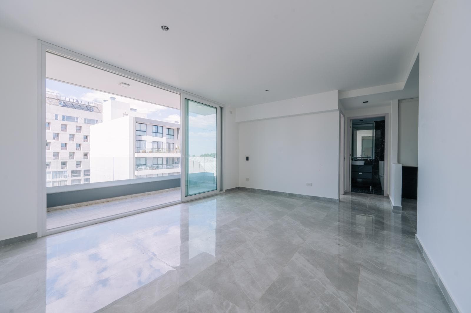 Brand-new 2-room apartment with a garage - Puerto de Olivos.