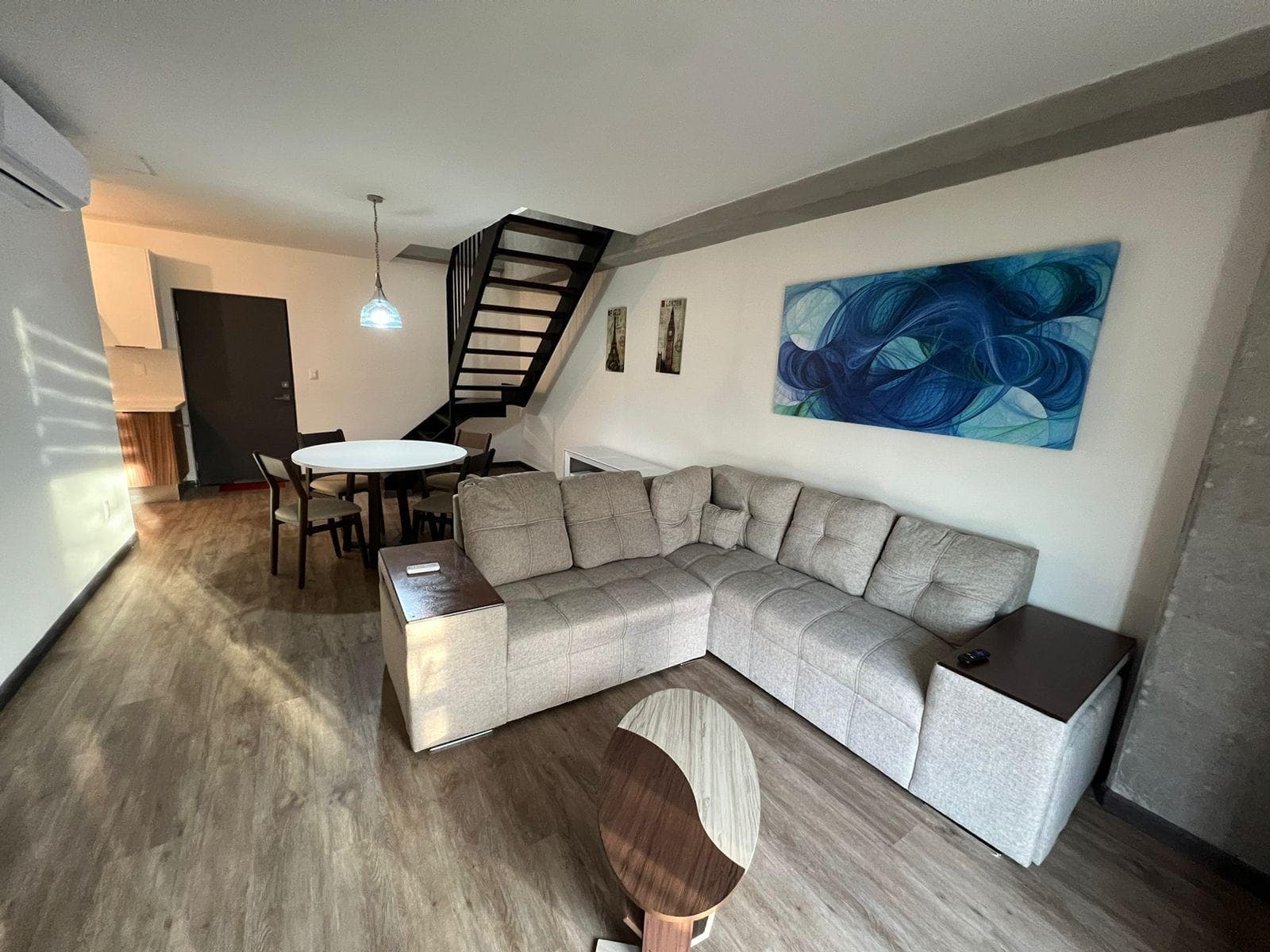 Two-story furnished apartment in Torre Hexus